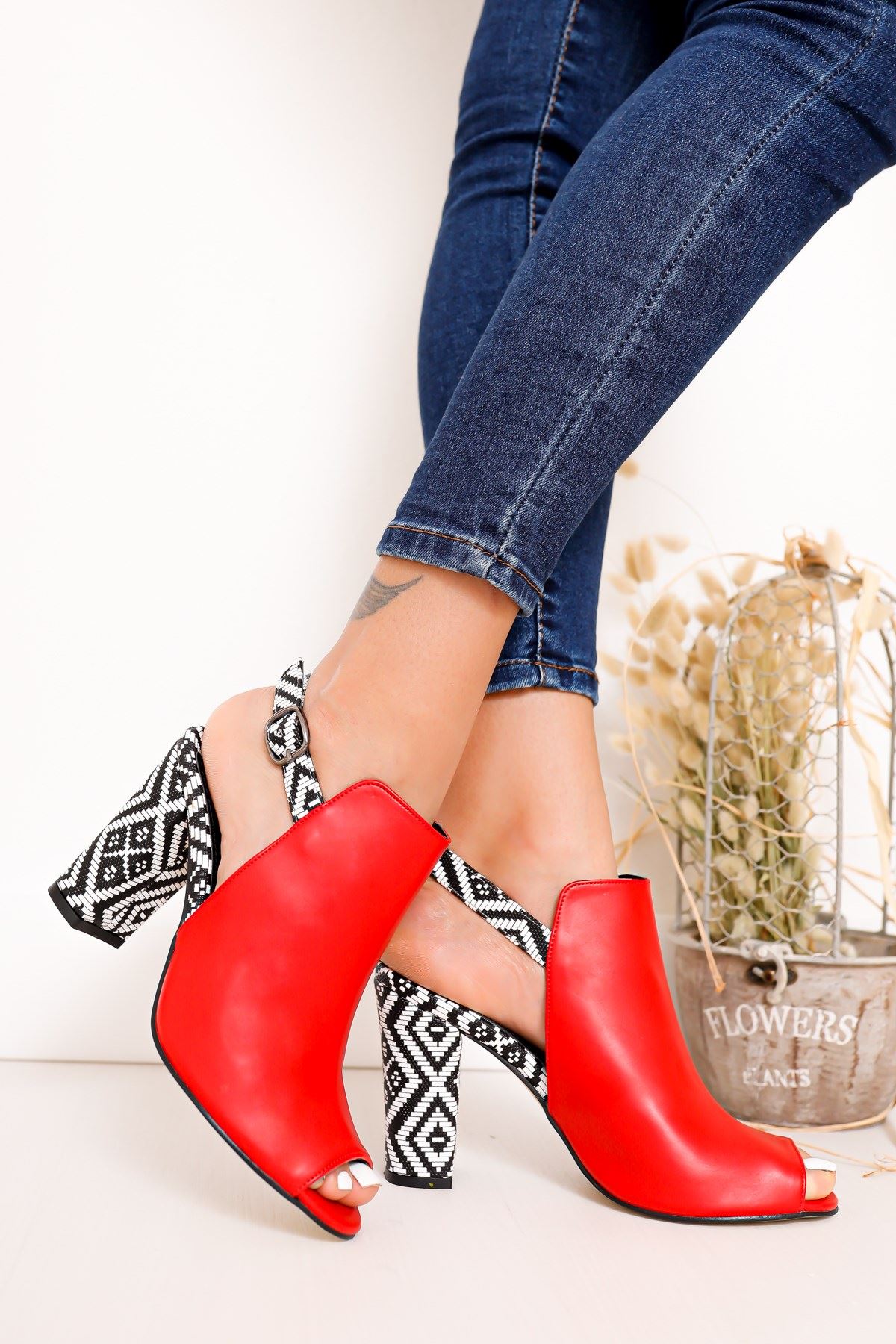 Chloe Topuklu Kırmızı Cilt Kilim Detaylı Ayakkabı
