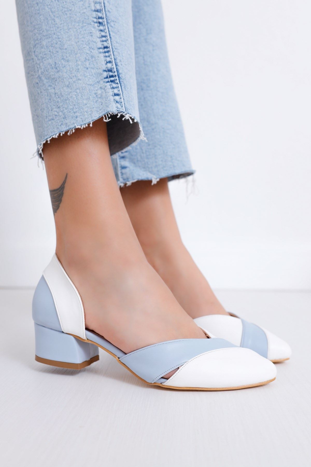 Peggy Topuklu Beyaz-Bebe Mavisi Cilt Ayakkabı
