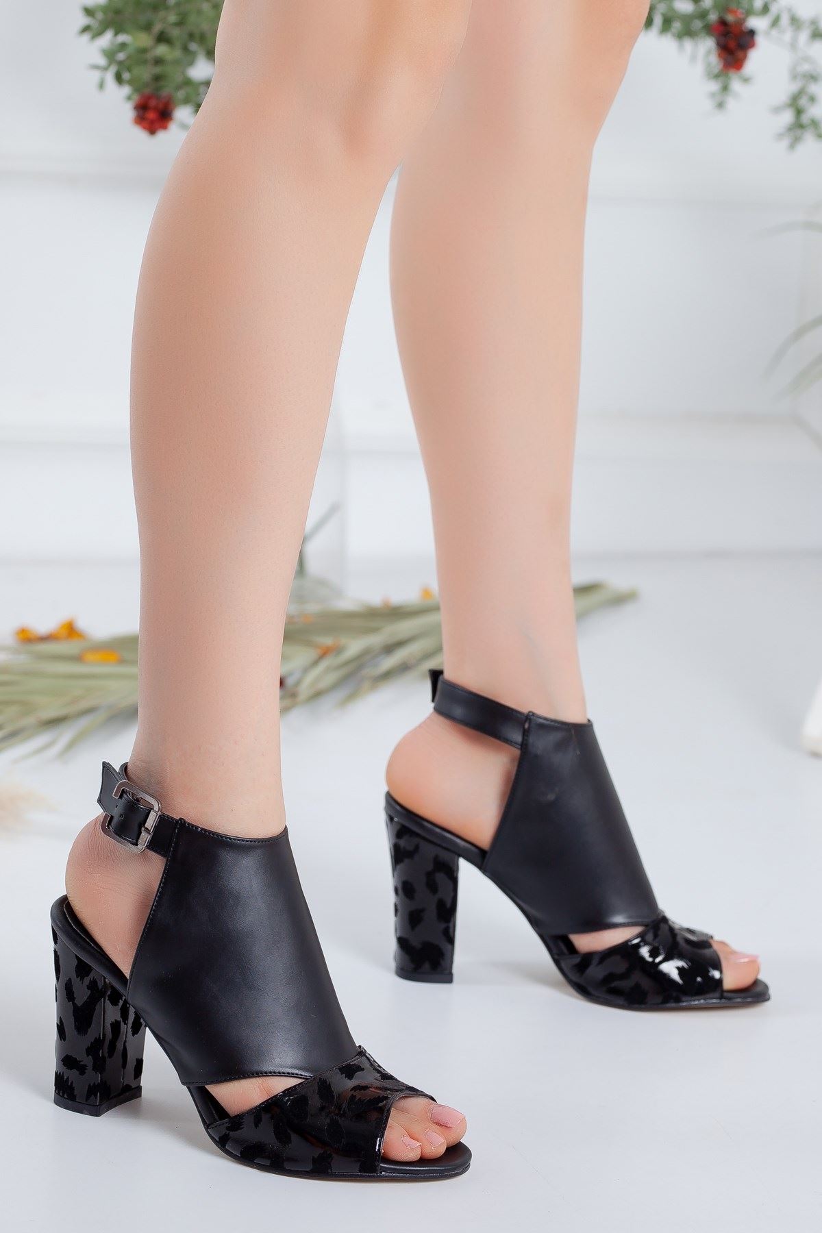 Betty Topuklu Siyah Cilt Ayakkabı