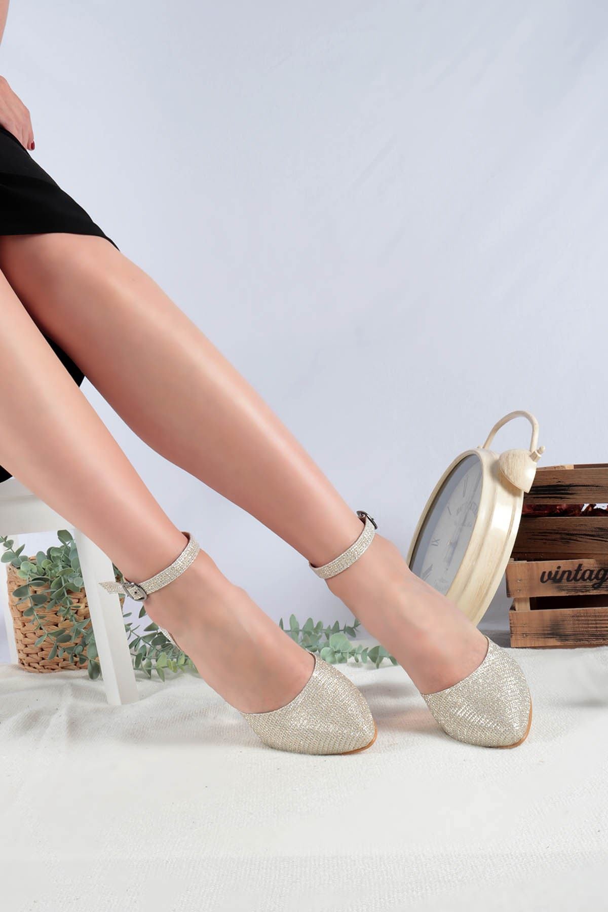 Cindy Gold Topuk Detaylı Topuklu Ayakkabı