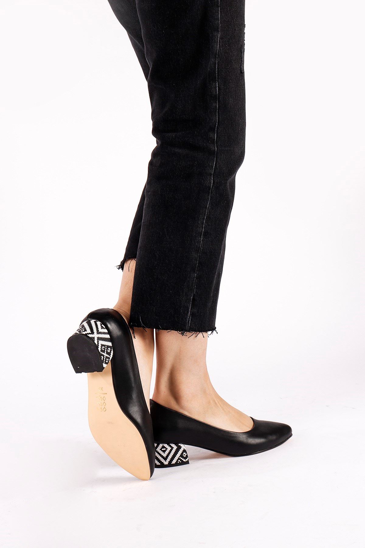 Fori Siyah Cilt Topuklu Ayakkabı