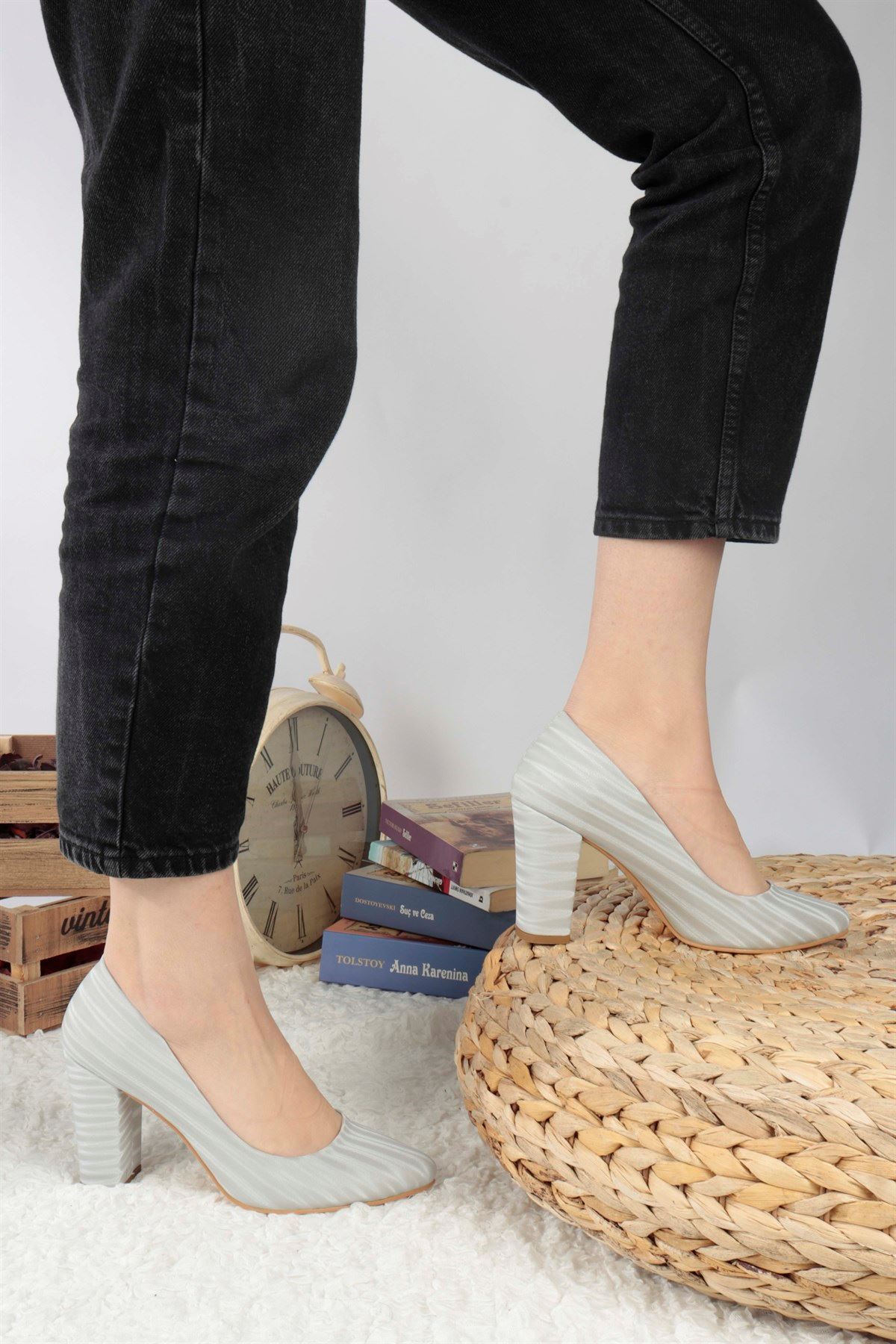 Emma Beyaz Saten Topuklu Ayakkabı