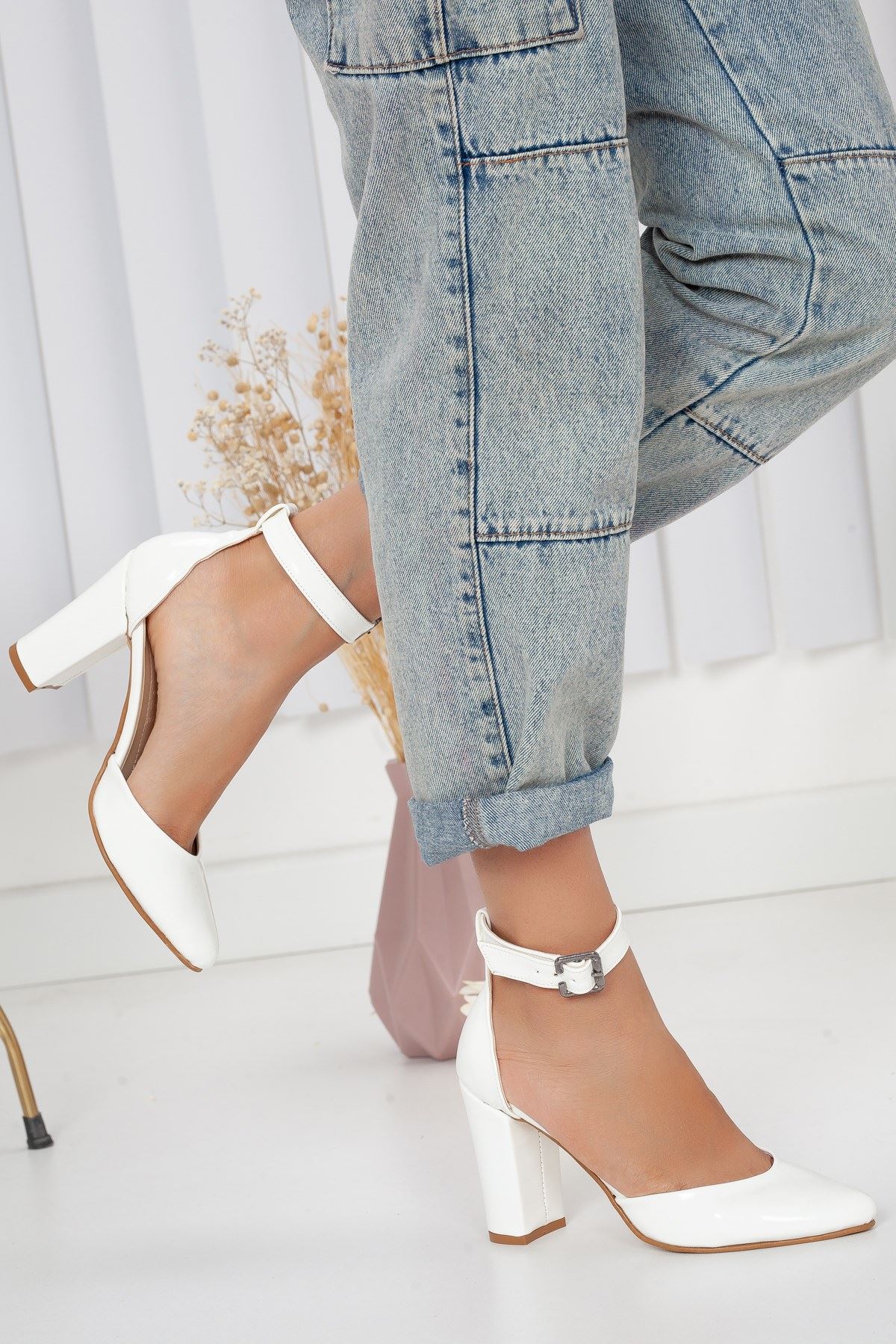 Lole Beyaz Rugan Topuklu Ayakkabı