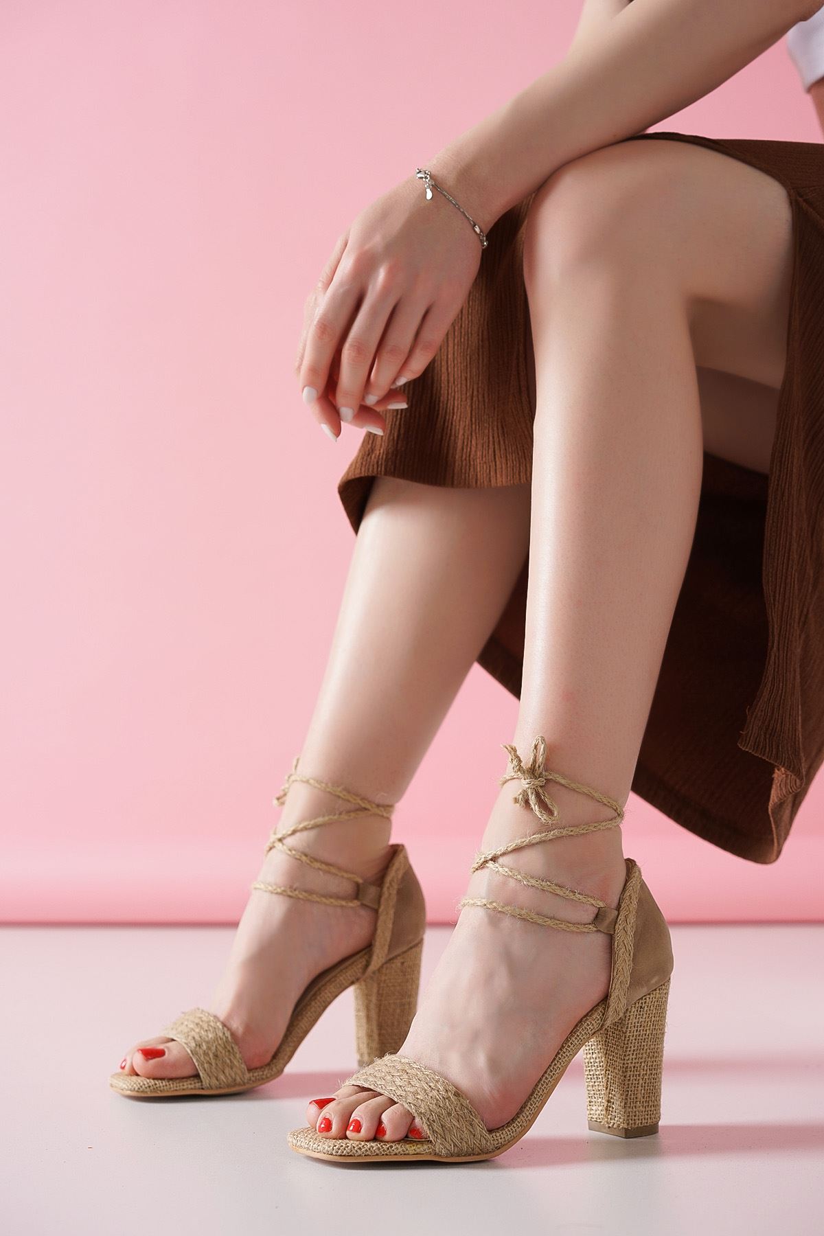 Marca Süet Detaylı Hasır Bilekten Bağlamalı Kadın Topuklu Ayakkabı