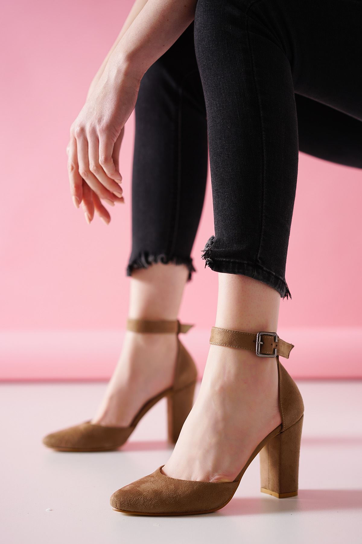 Primavera Bilekten Kemerli Kahverengi Süet Kadın Topuklu Ayakkabı