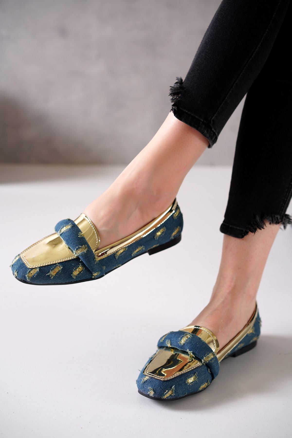 Cardi Gold Sim Detaylı Kot Kadın Düz Ayakkabı