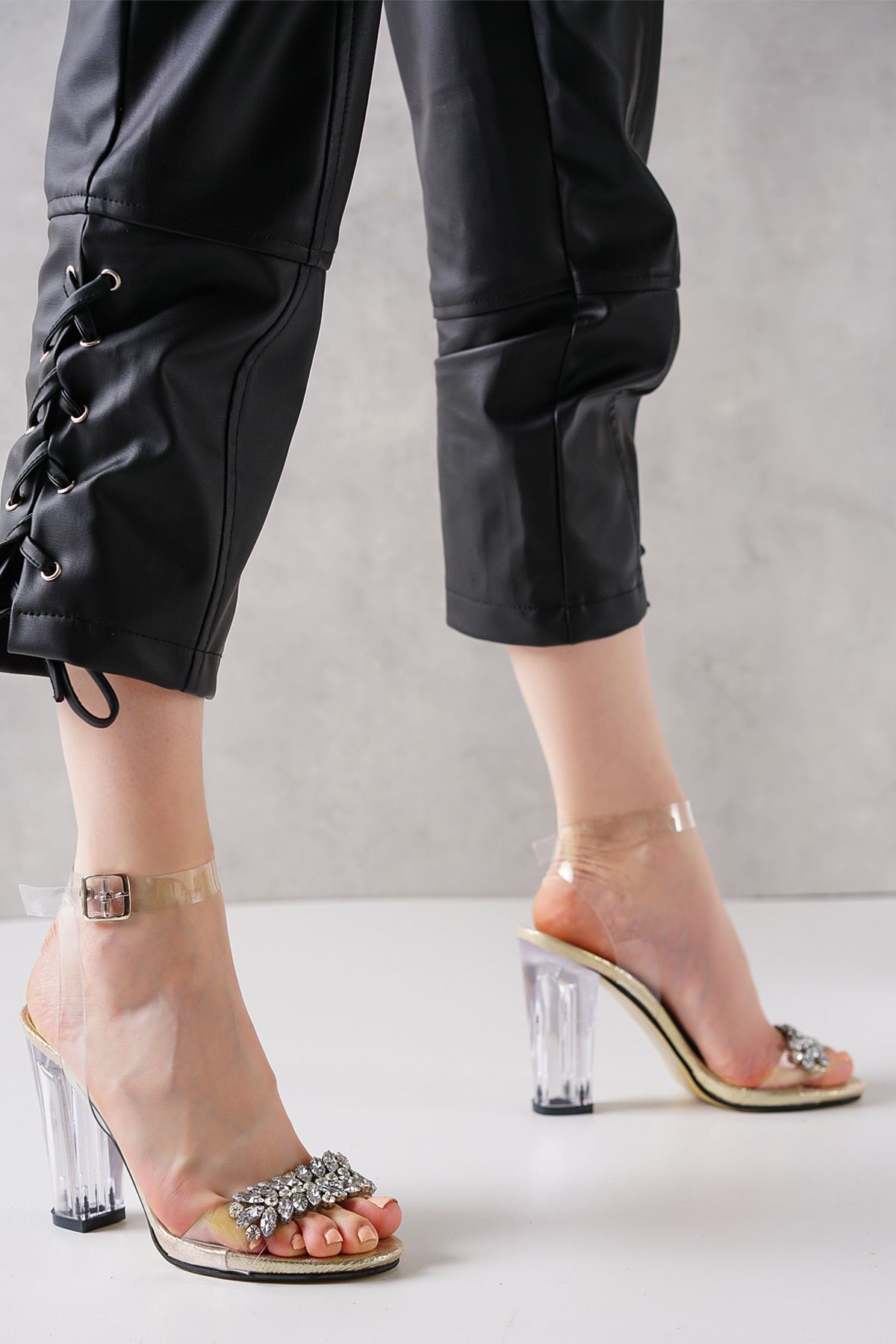 Carmela Gold Şeffaf Kadın Yüksek Topuklu Ayakkabı