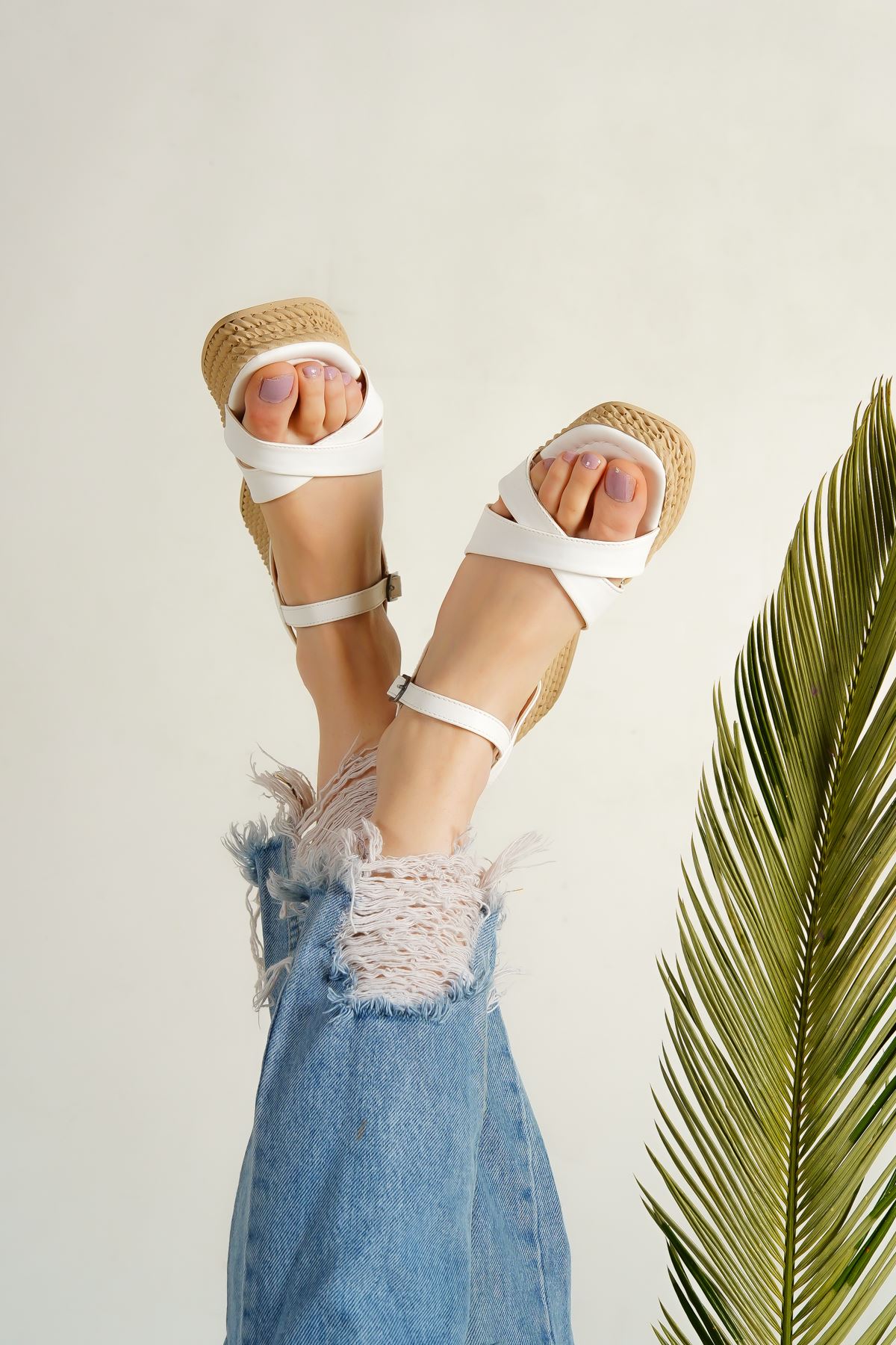 Olezka Beyaz Çapraz Bant Dolgu Topuklu Ayakkabı