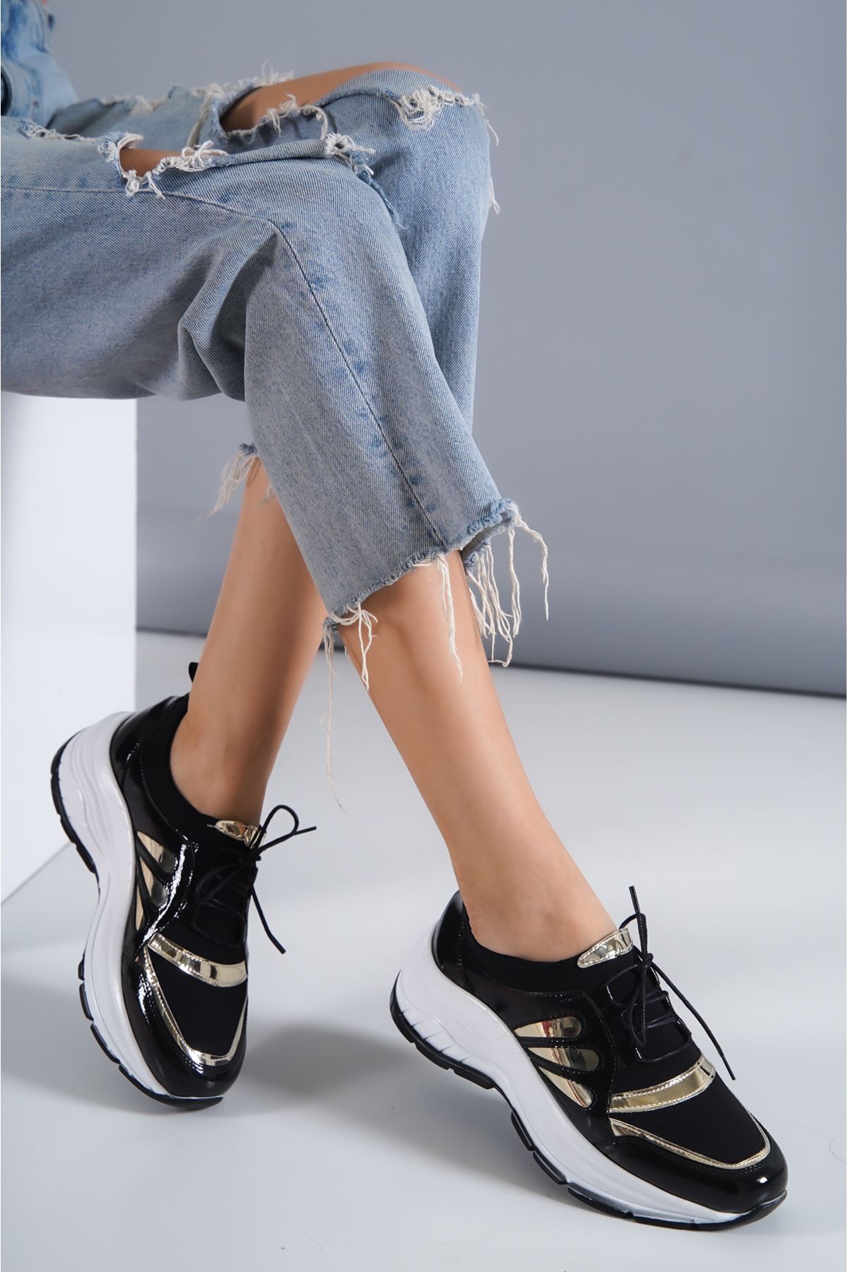 Tania Siyah - Gold Kırışık Rugan Spor Ayakkabı