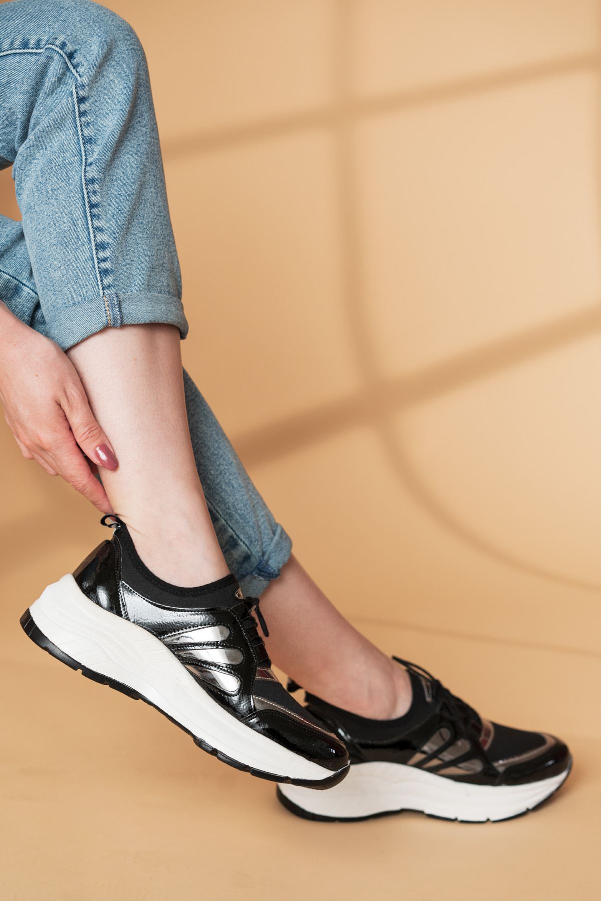 Tania Siyah - Gümüş Kırışık Rugan Spor Ayakkabı