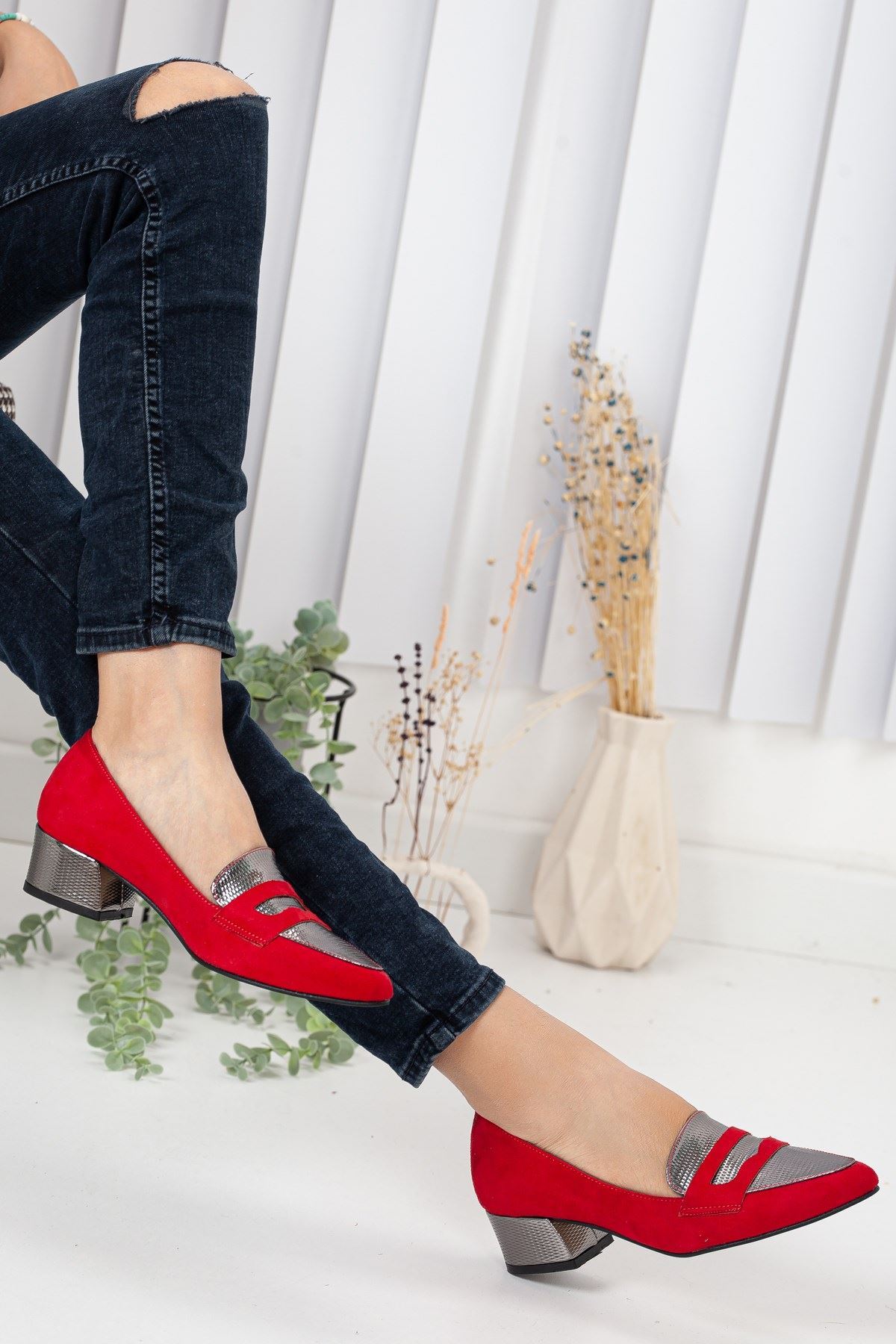 Mia Topuklu Kırmızı Süet Platin Detay Ayakkabı