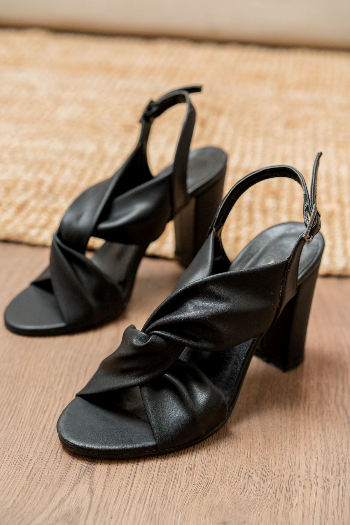 Serafima Siyah Cilt Yüksek Topuklu Kadın Ayakkabı