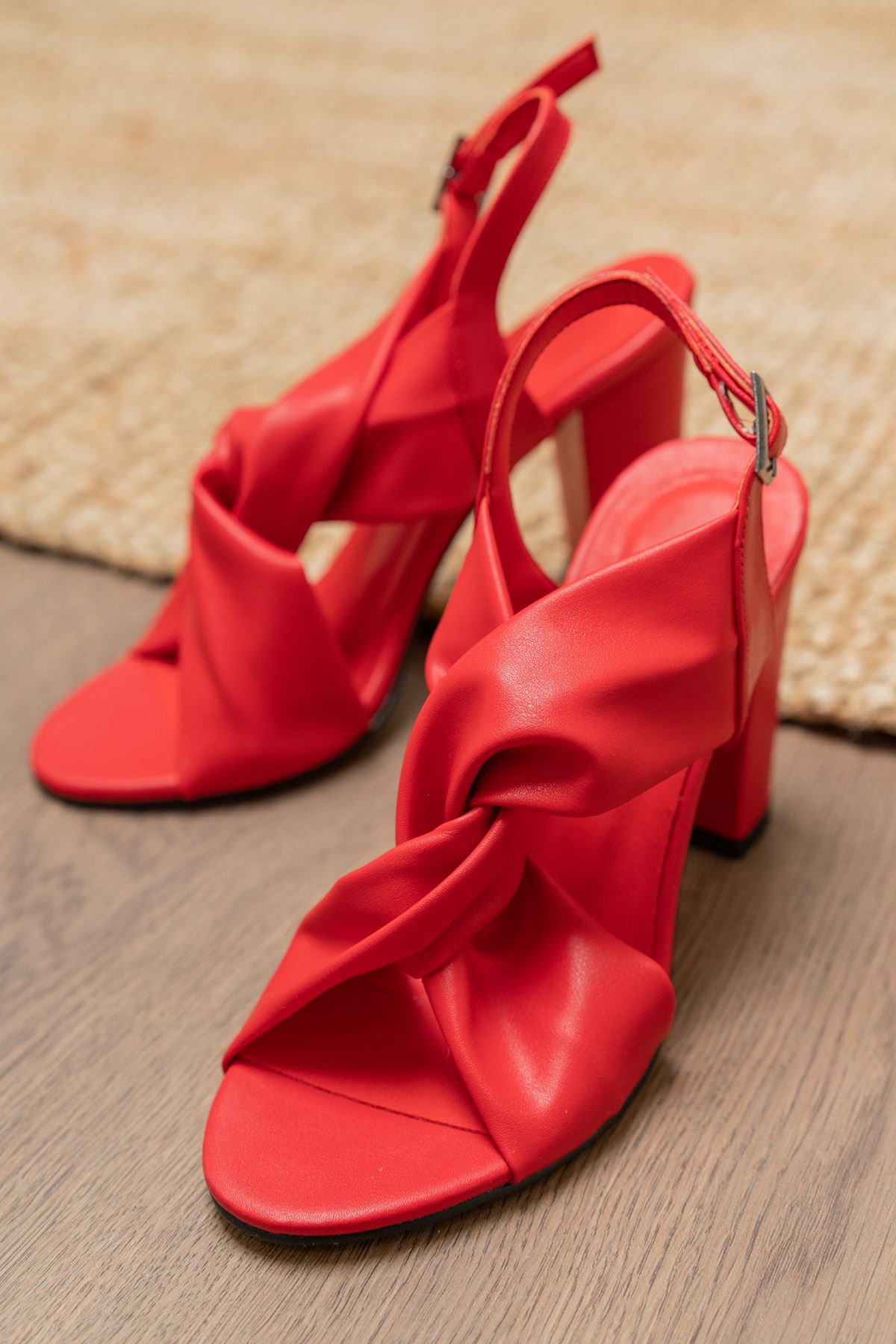 Serafima Kırmızı Cilt Yüksek Topuklu Kadın Ayakkabı 