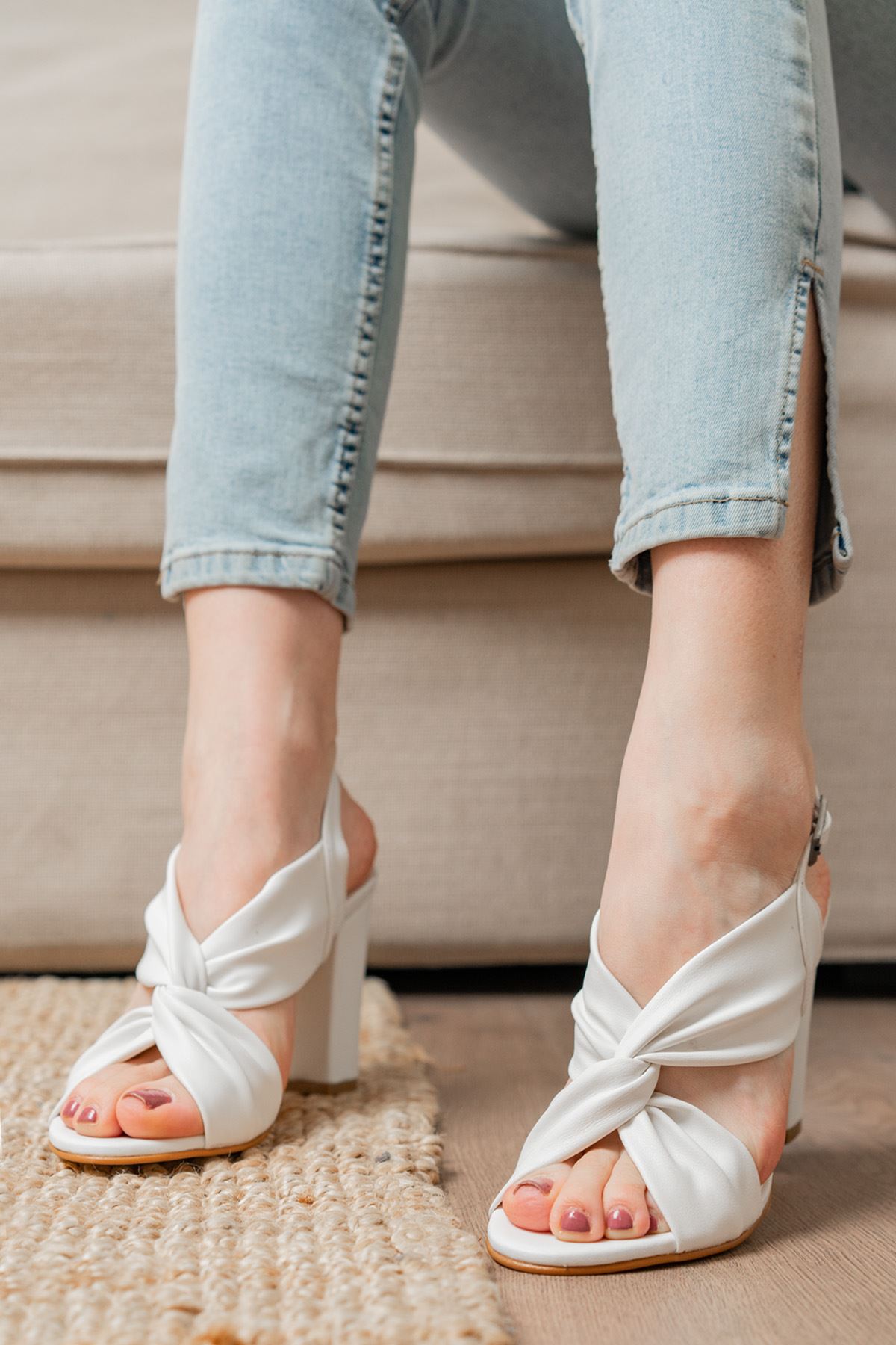 Serafima Beyaz Cilt Yüksek Topuklu Kadın Ayakkabı  