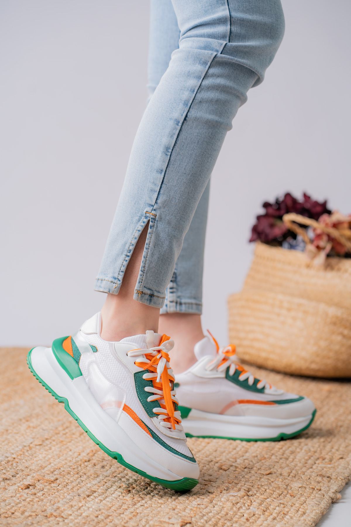 Aleh Beyaz Cilt Yeşil Detaylı Kalın Tabanlı Sneakers  