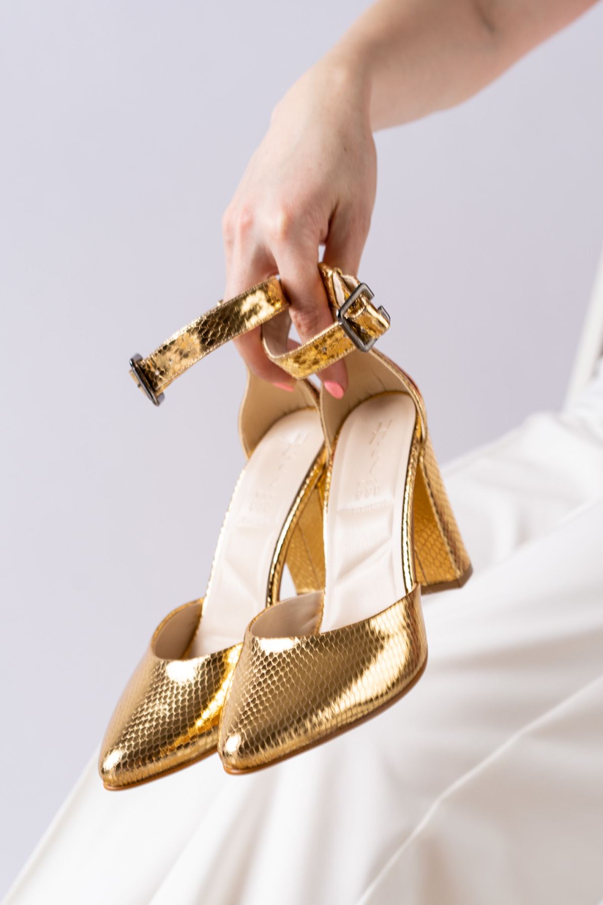 Lole Topuklu Gold Cilt Timsah Deri Detaylı Topuklu Ayakkabı  