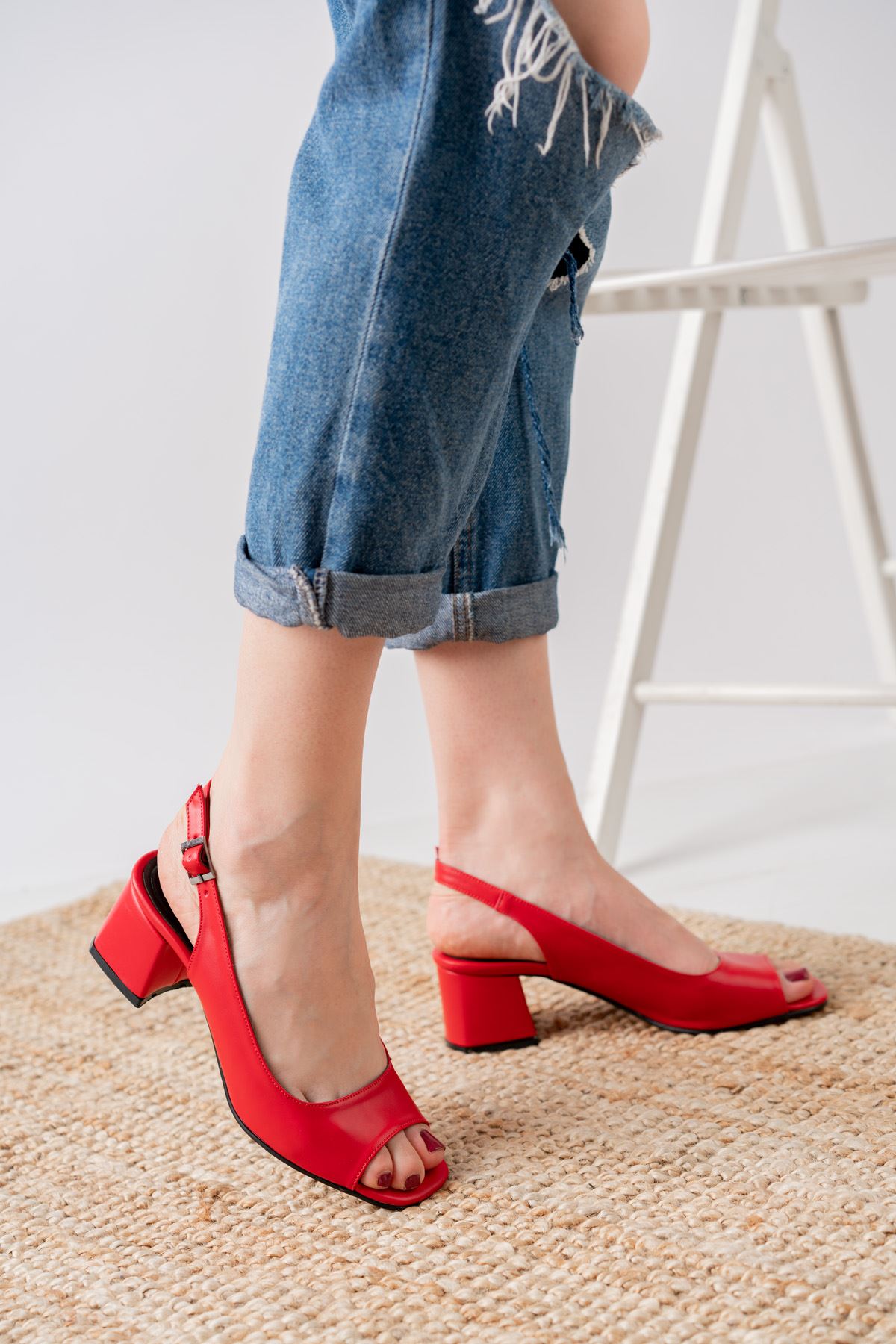 Eriola Krımızı Cilt Detaylı Alçak Topuklu Kadın Ayakkabı   