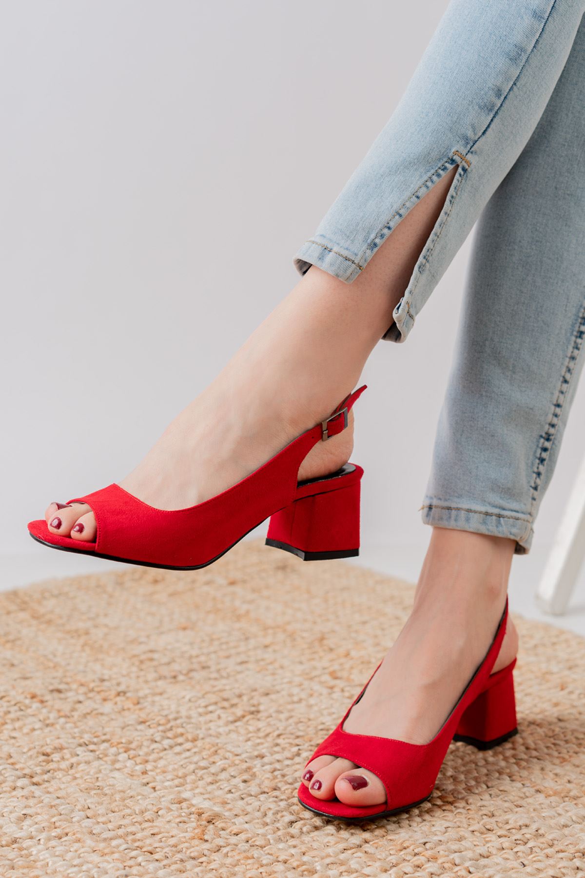 Eriola Kırmızı Süet Detaylı Alçak Topuklu Kadın Ayakkabı   