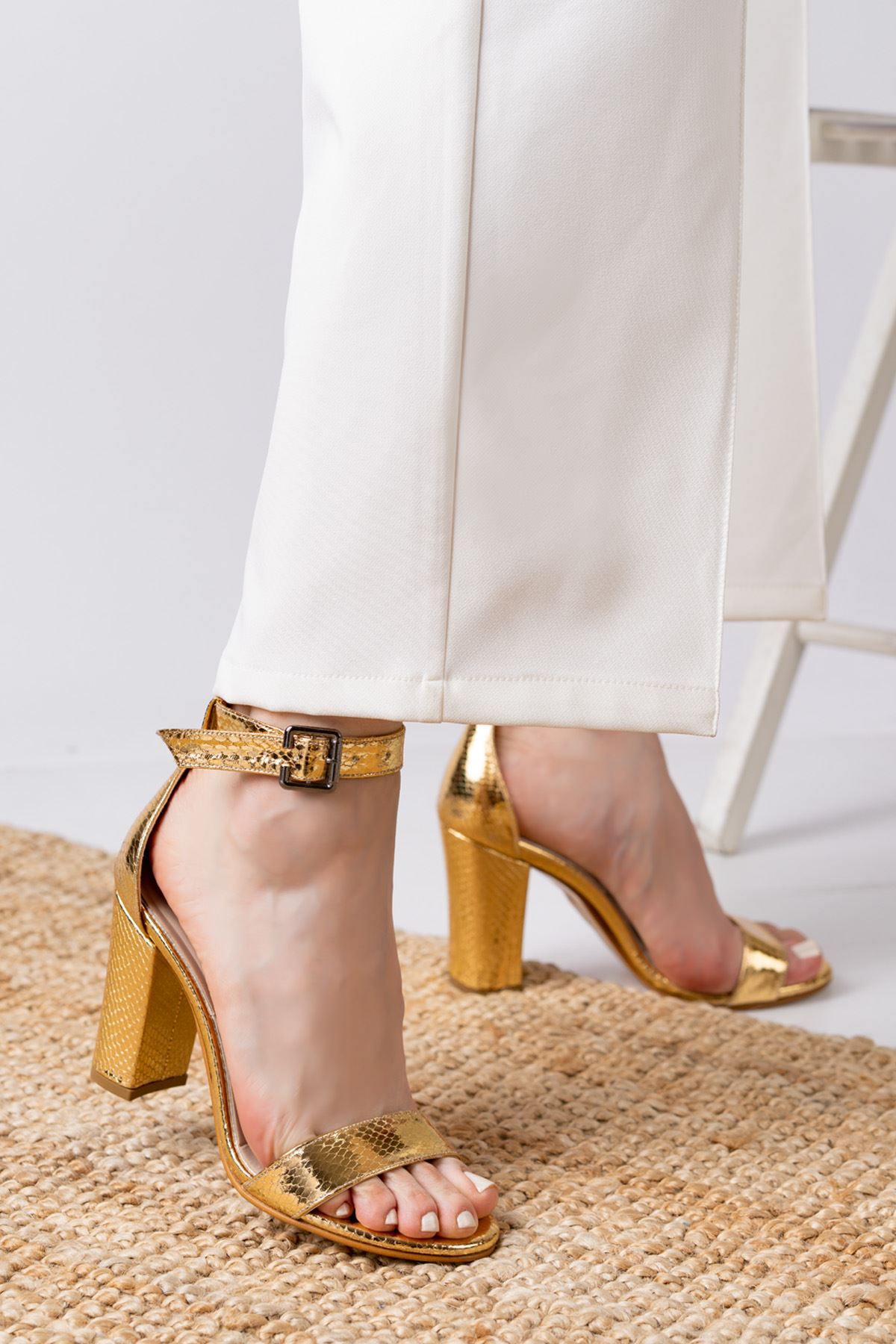 Evdokia Gold Cilt Timsah Detaylı Topuklu Kadın Ayakkabı