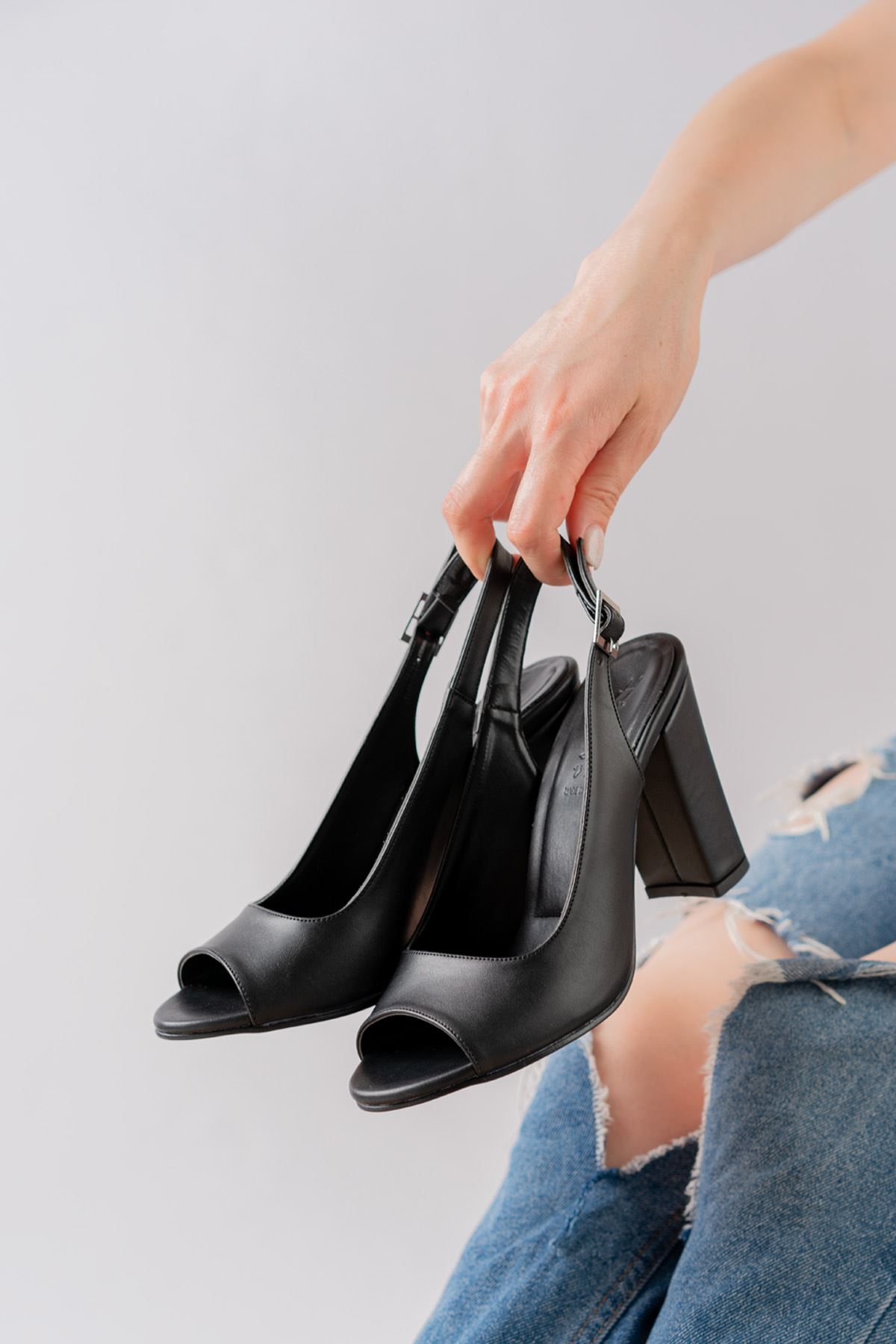 Meira Siyah Cilt Detaylı Yüksek Topuklu Kadın Ayakkabı  
