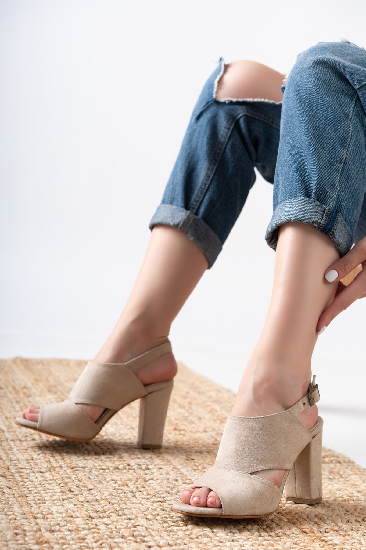Seila Krem Süet Yüksek Topuklu Kadın Ayakkabı 