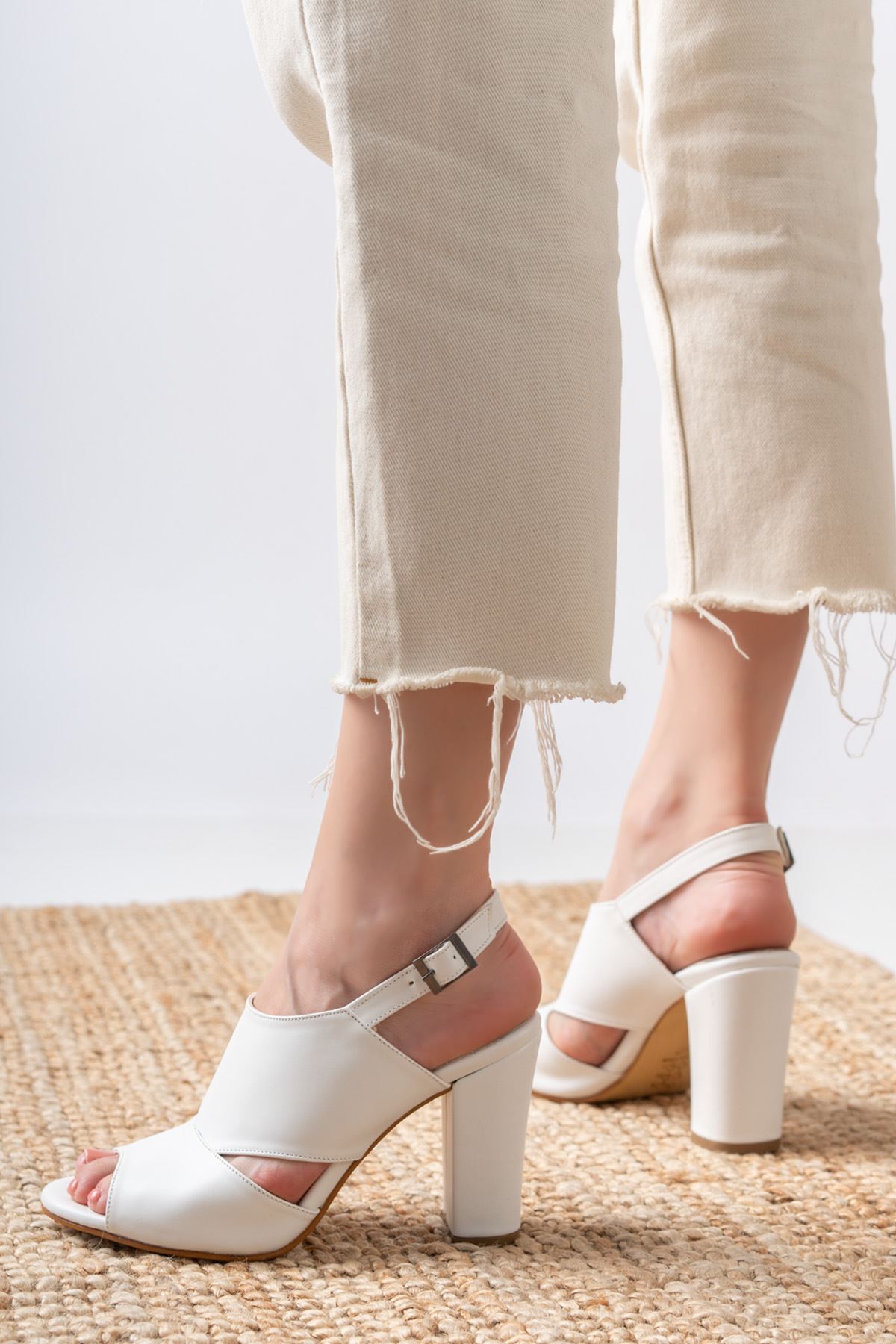 Seila Beyaz Cilt Yüksek Topuklu Kadın Ayakkabı  
