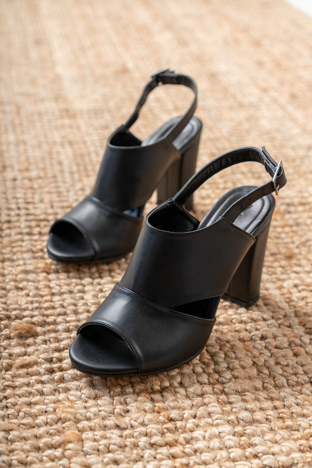 Seila Siyah Cilt Yüksek Topuklu Kadın Ayakkabı  