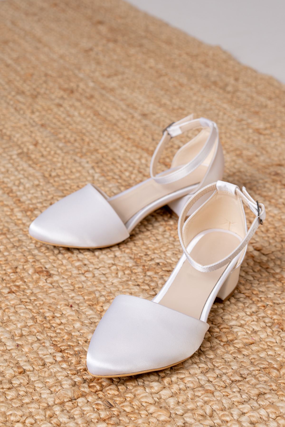 Dary Topuklu Beyaz Saten Detaylı Topuklu Ayakkabı 