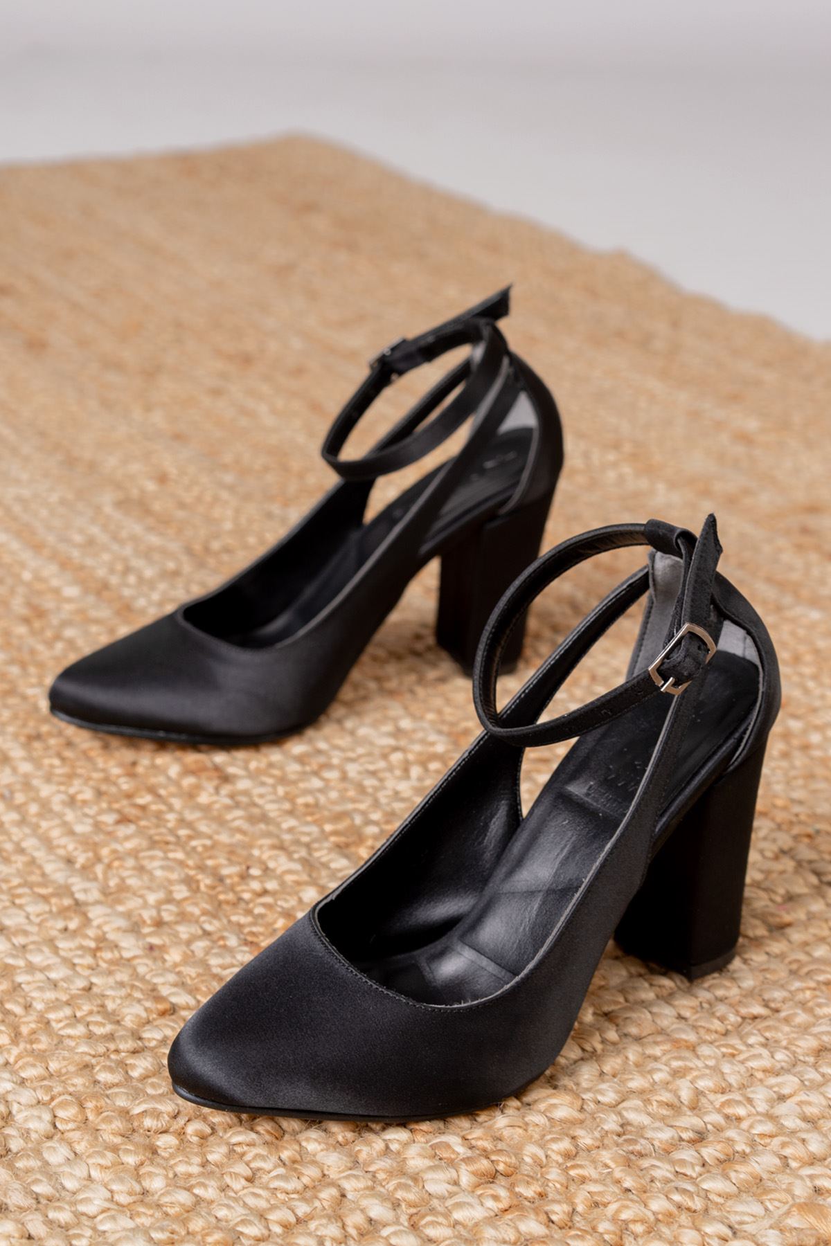 Lillian Topuklu Siyah Saten Topuklu Kadın Ayakkabı  