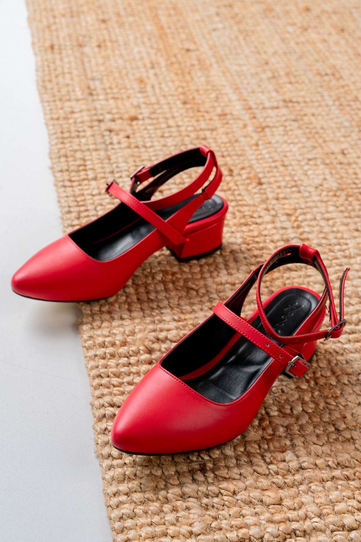 Nita Kırmızı Cilt Alçak Topuklu Kadın Ayakkabı 