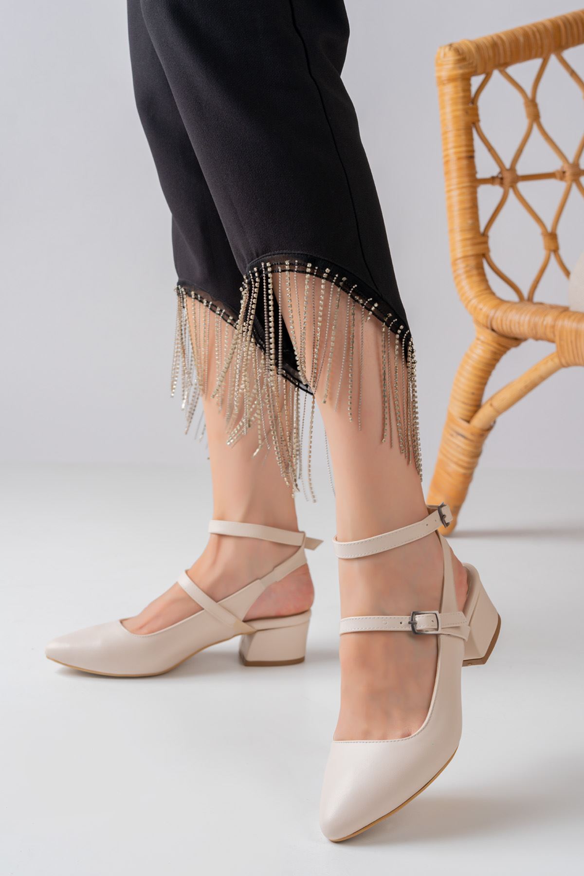 Nita Krem Cilt Alçak Topuklu Kadın Ayakkabı 