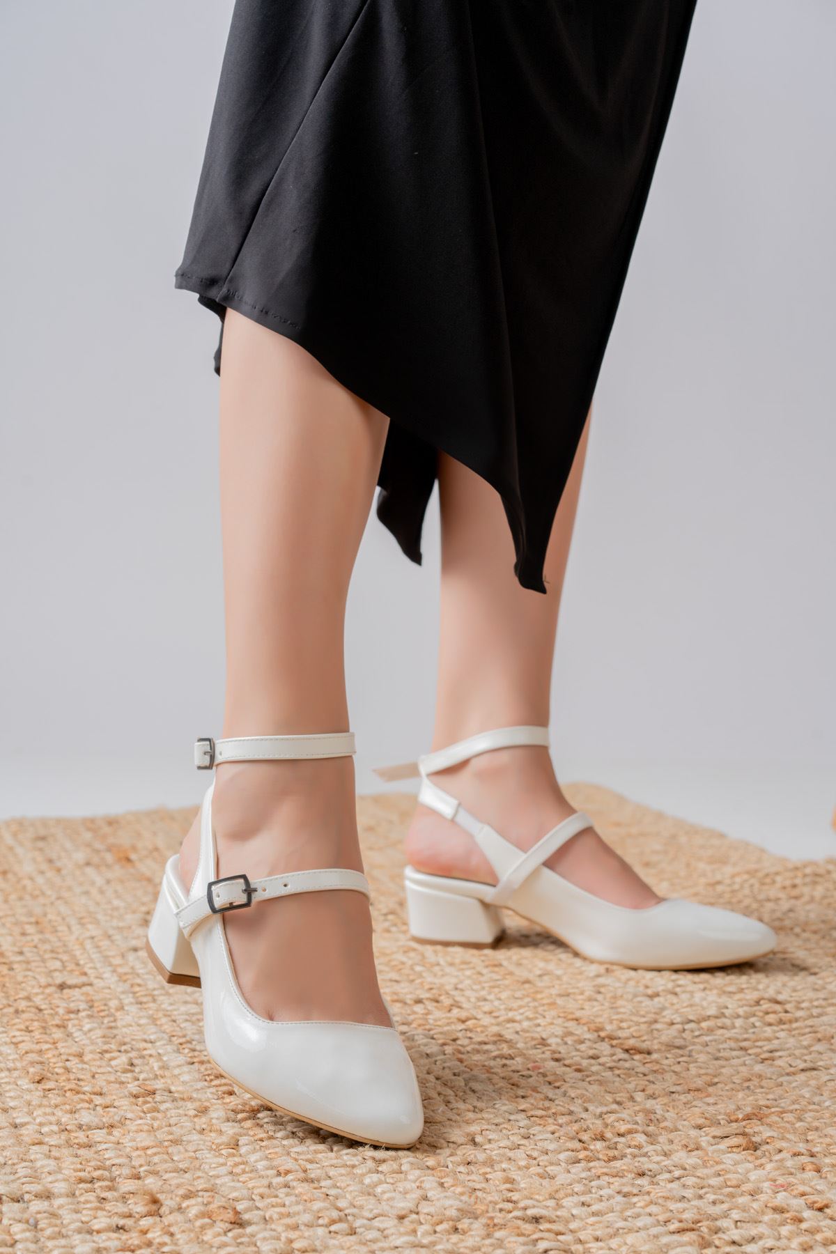 Nita Beyaz Rugan Alçak Topuklu Kadın Ayakkabı 