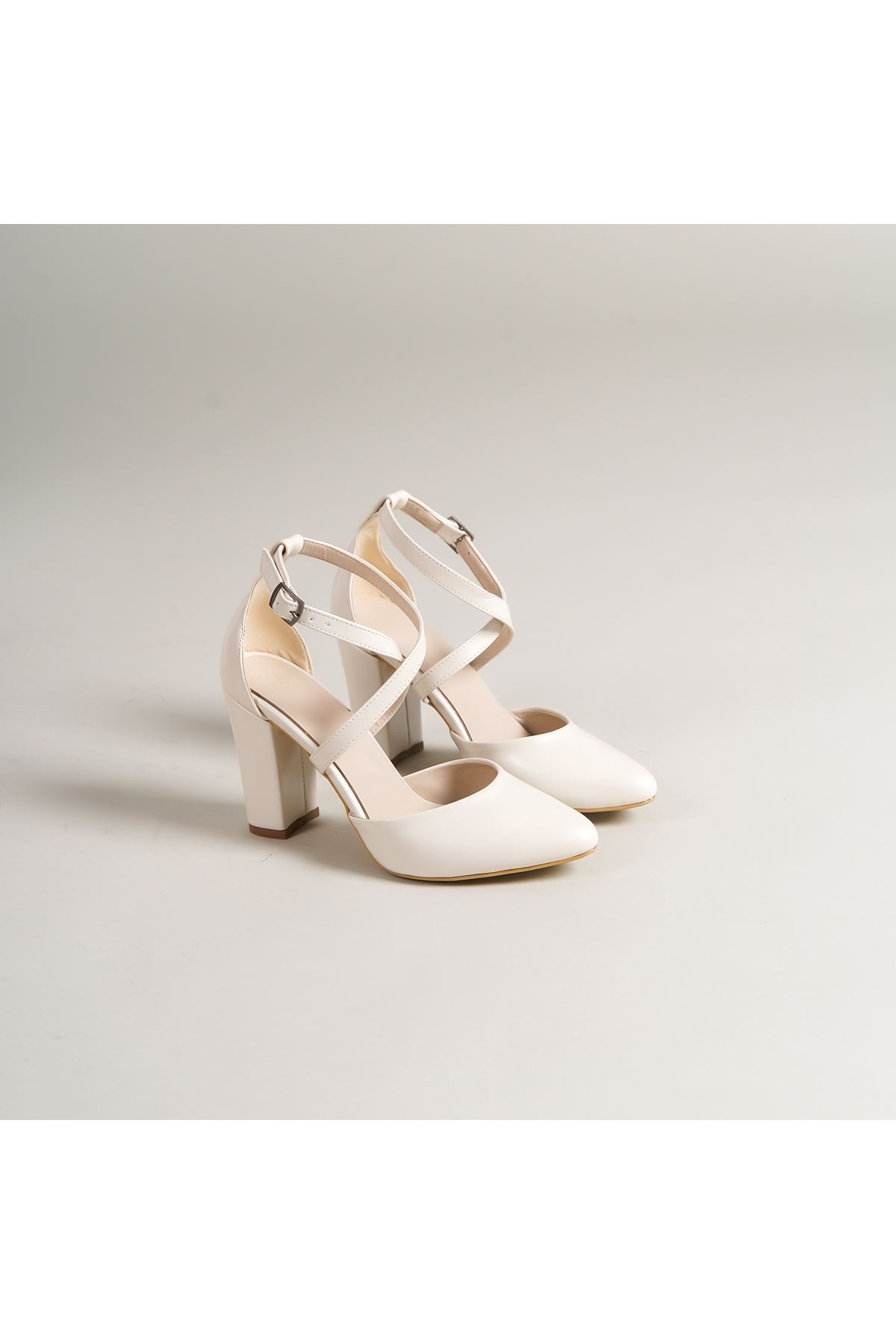 Evan Beyaz Sedef Detaylı Topuklu Kadın Ayakkabı 