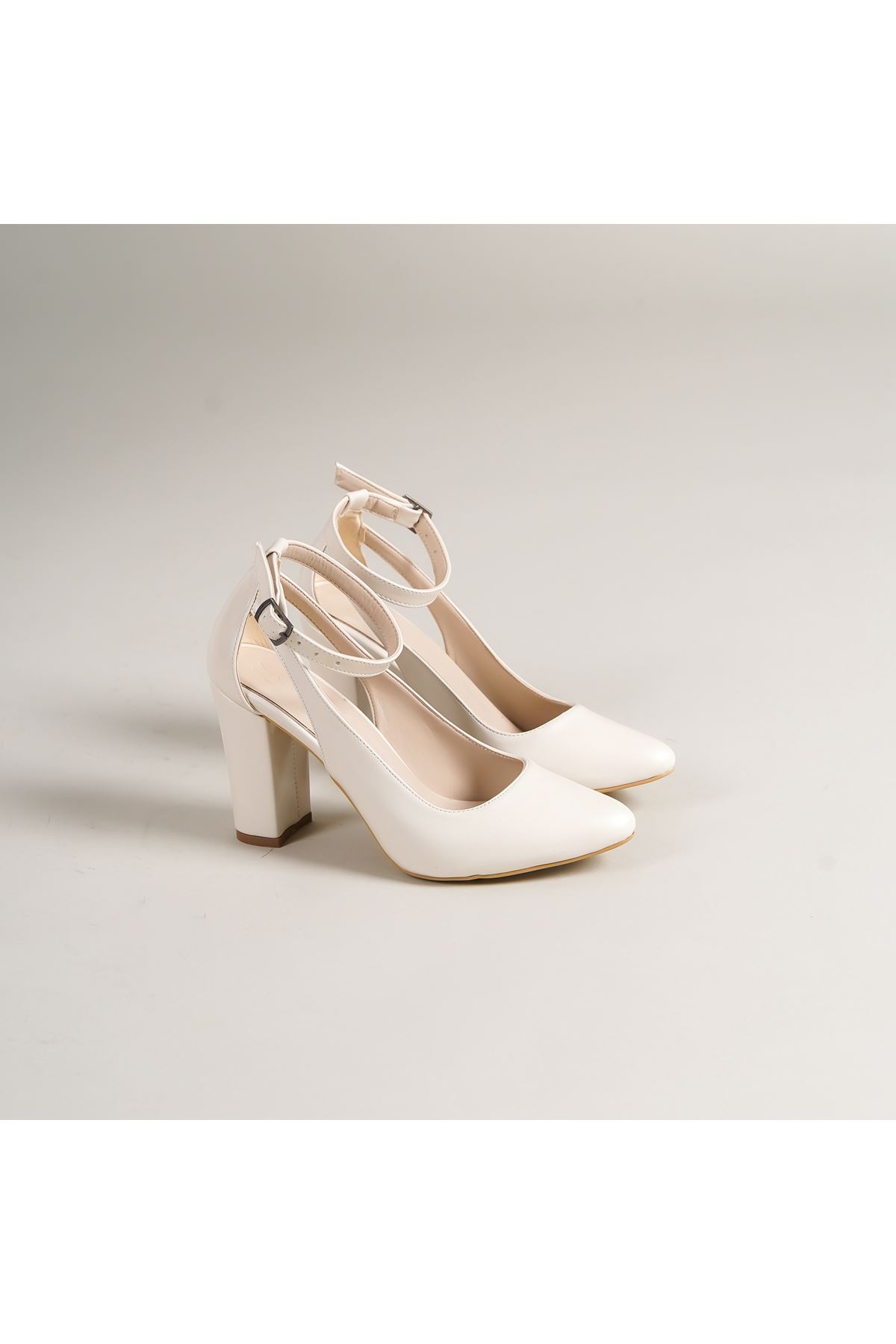 Lillian Topuklu Beyaz Sedef Detaylı Topuklu Kadın Ayakkabı    