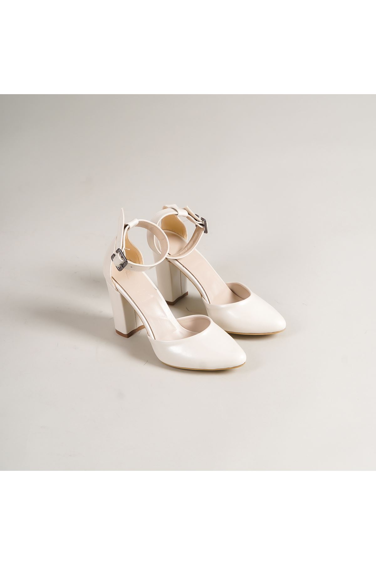 Lole Topuklu Beyaz Sedef Detaylı Topuklu Ayakkabı