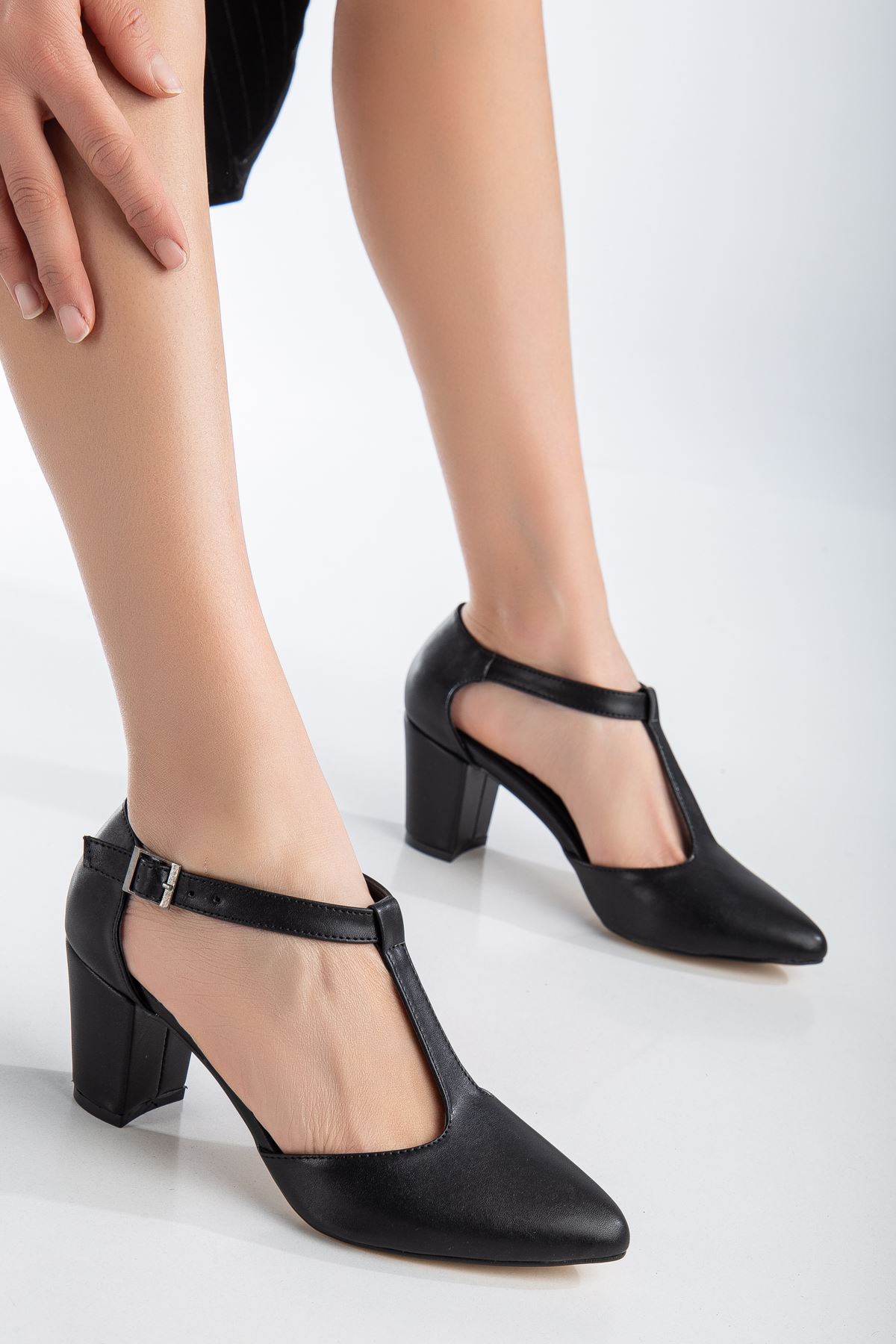 Niven Siyah Cilt Topuklu Kadın Ayakkabı