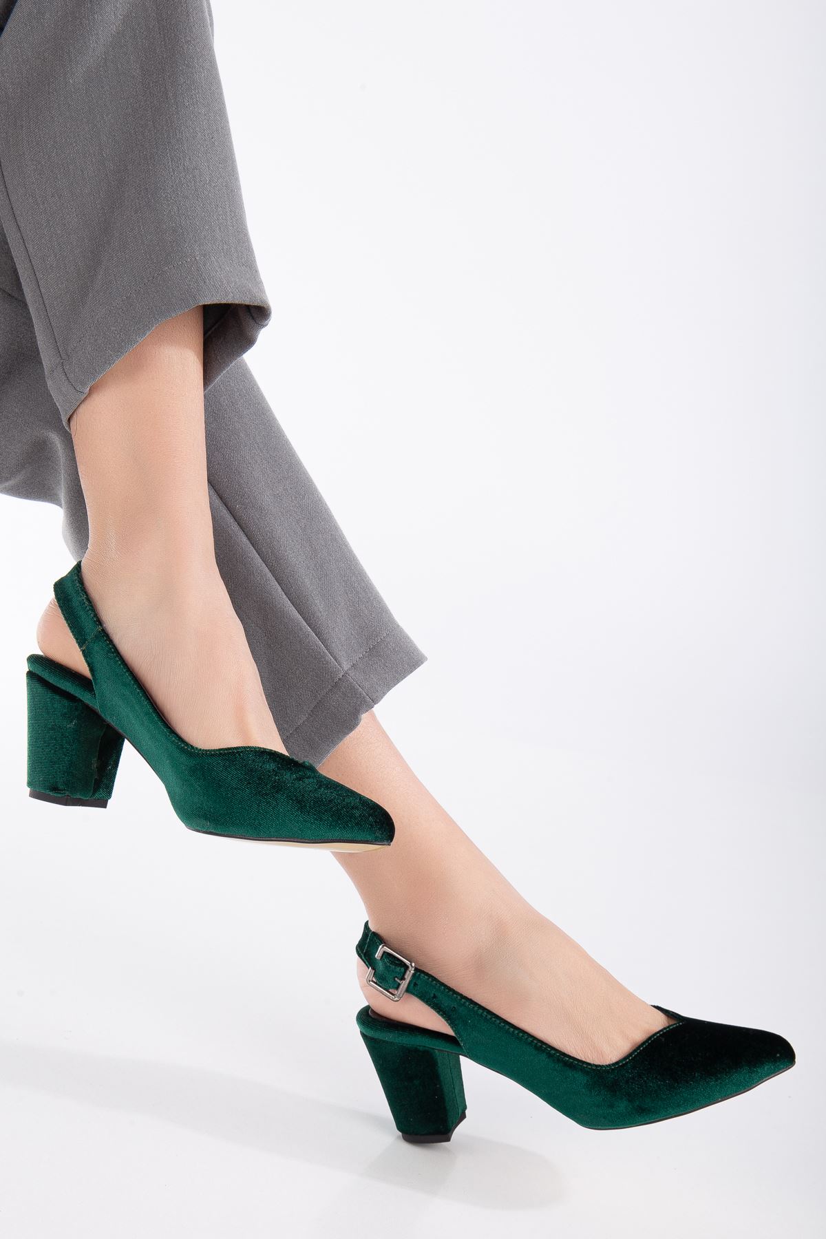Milika Haki Yeşili Kadife Sivri Burunlu Topuklu Kadın Ayakkabı   