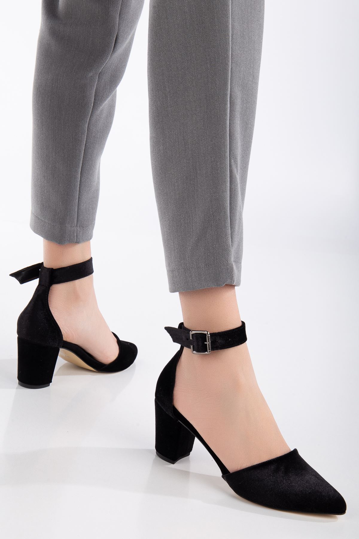 Lottis Siyah Kadife Detaylı Topuklu Kadın Ayakkabı