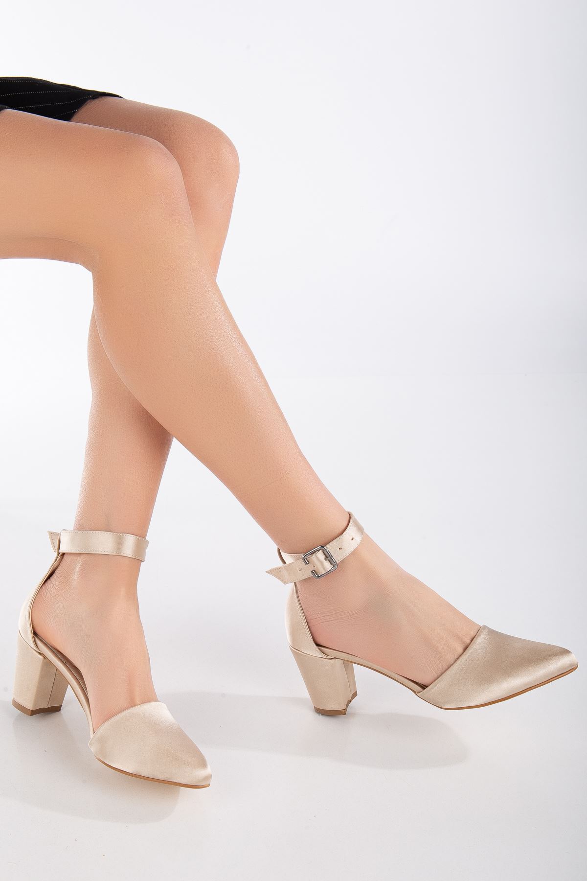 Lottis Krem Saten Detaylı Topuklu Kadın Ayakkabı 