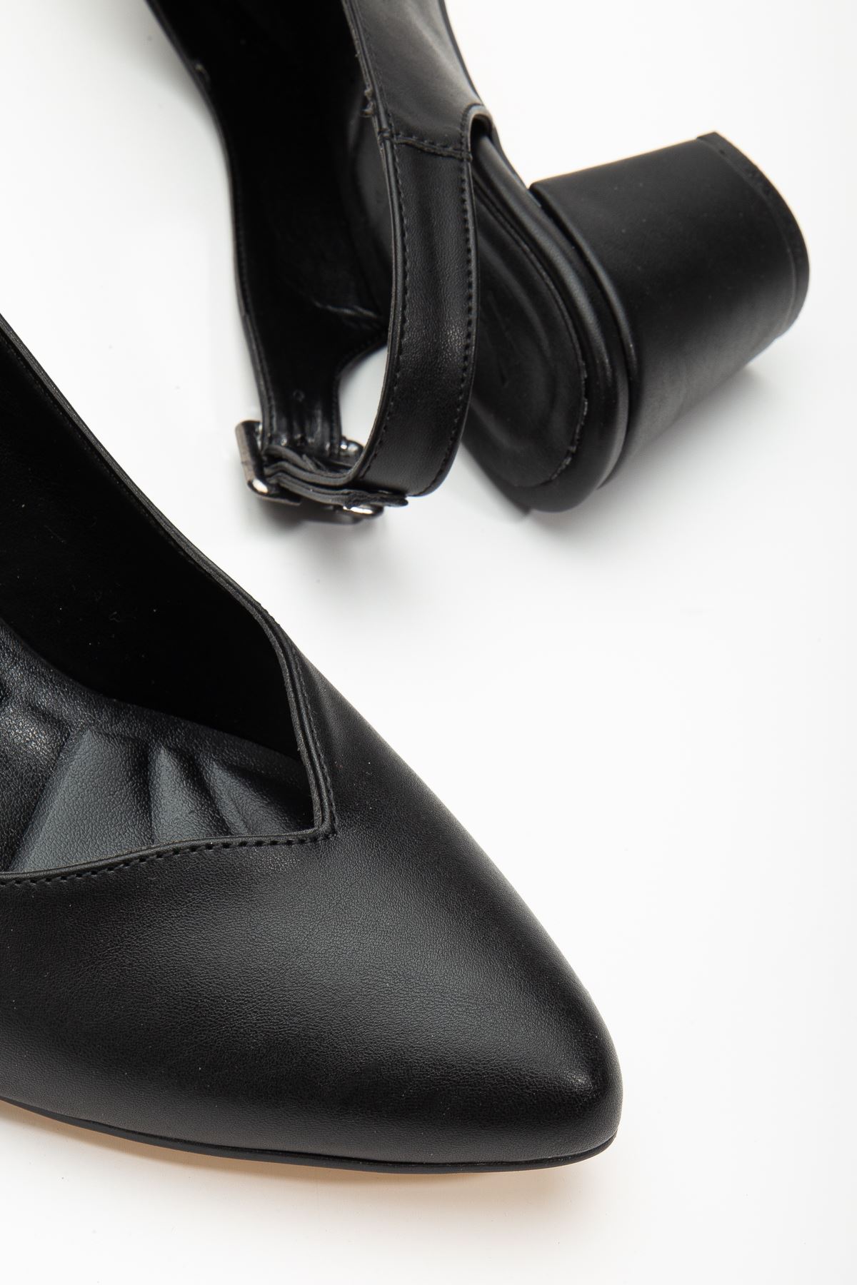 Milika Siyah Cilt Sivri Burunlu Topuklu Kadın Ayakkabı