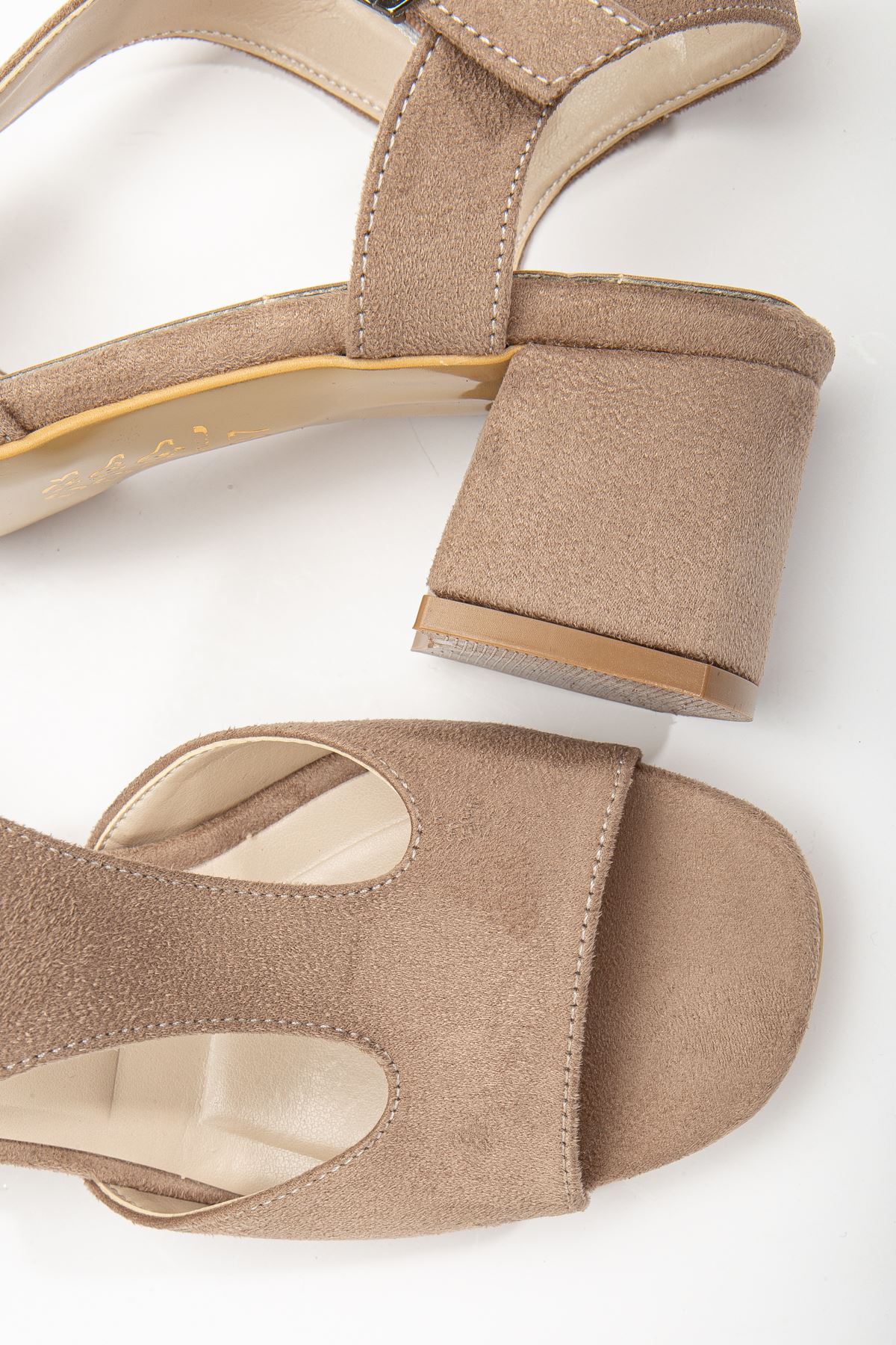 Charly Vizon Süet Küt Burun Topuklu Kadın Ayakkabı 