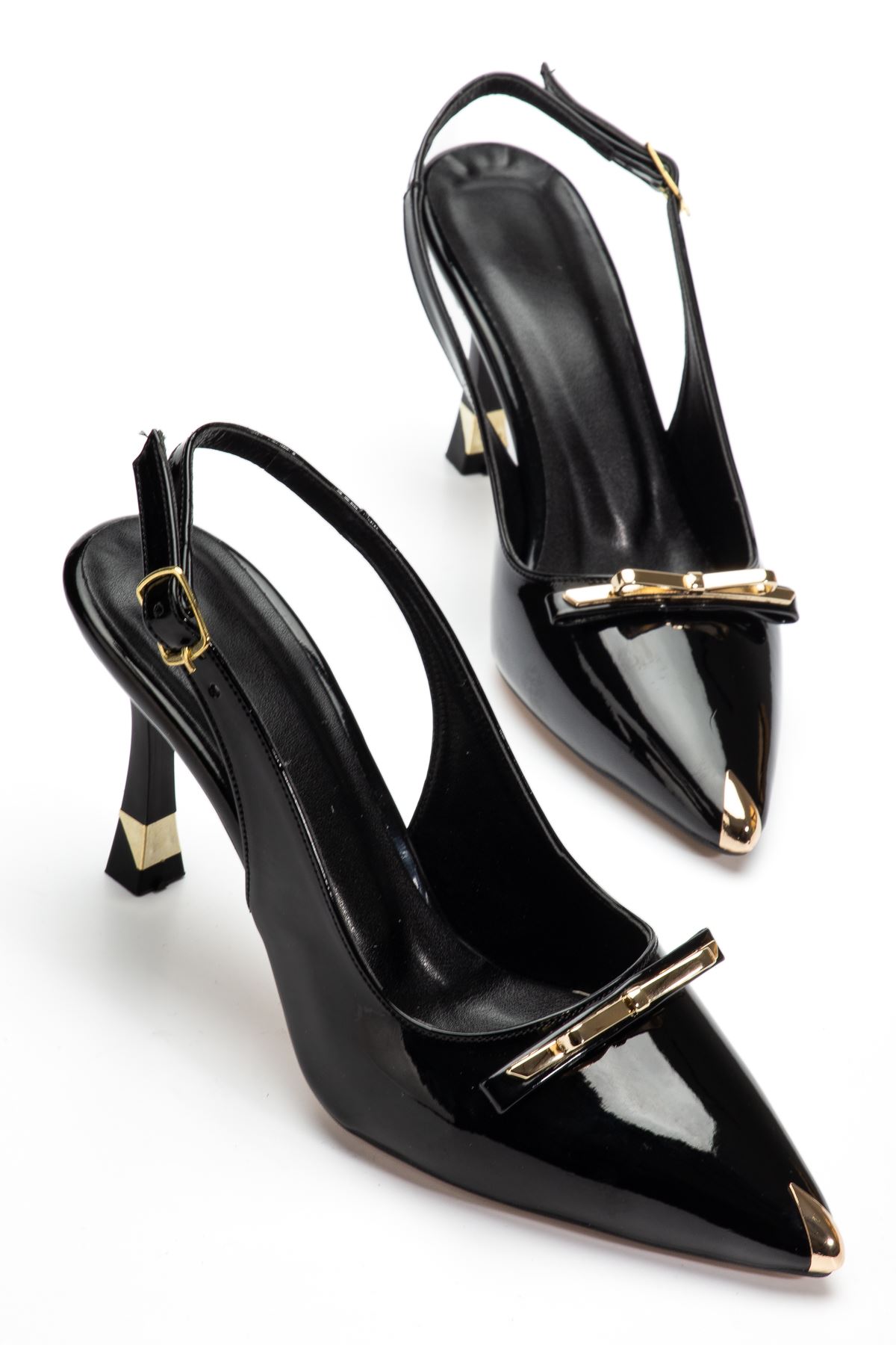 Kadın Siyah Rugan Gold Aksesuarlı Özel Tasarım İnce Topuklu Ayakkabı