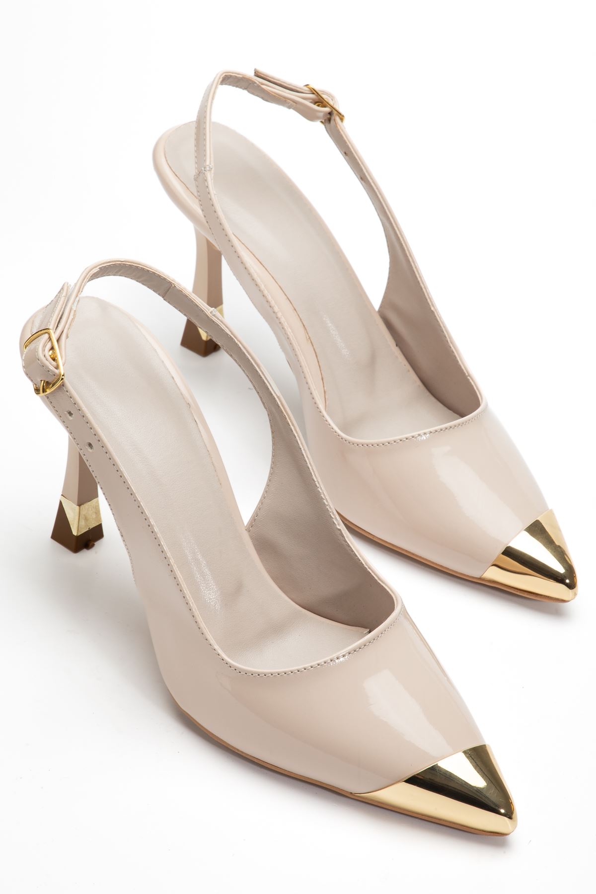 Kadın Bej Rugan Gold Burun Detaylı Özel Tasarım İnce Topuklu Ayakkabı