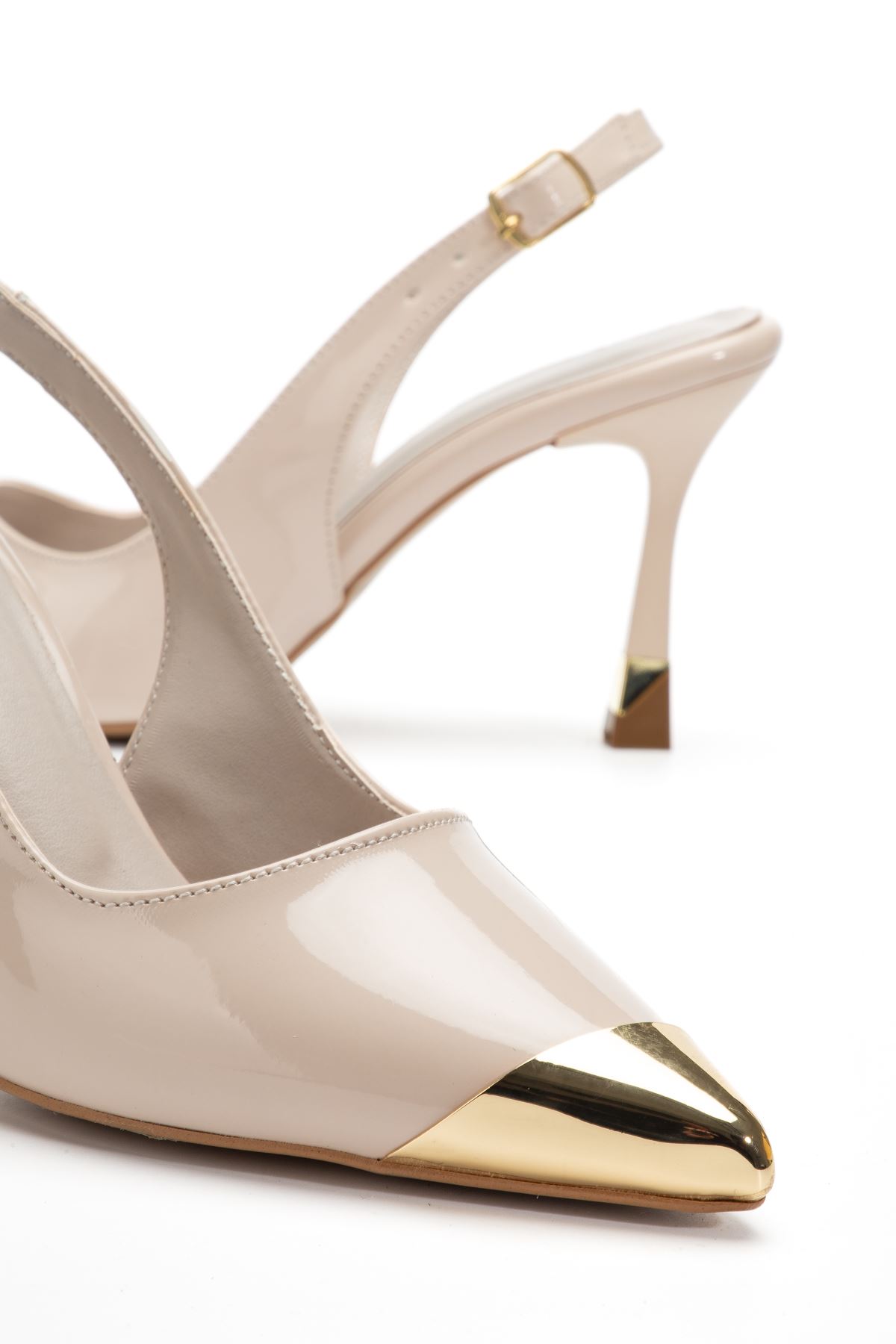 Kadın Bej Rugan Gold Burun Detaylı Özel Tasarım İnce Topuklu Stiletto