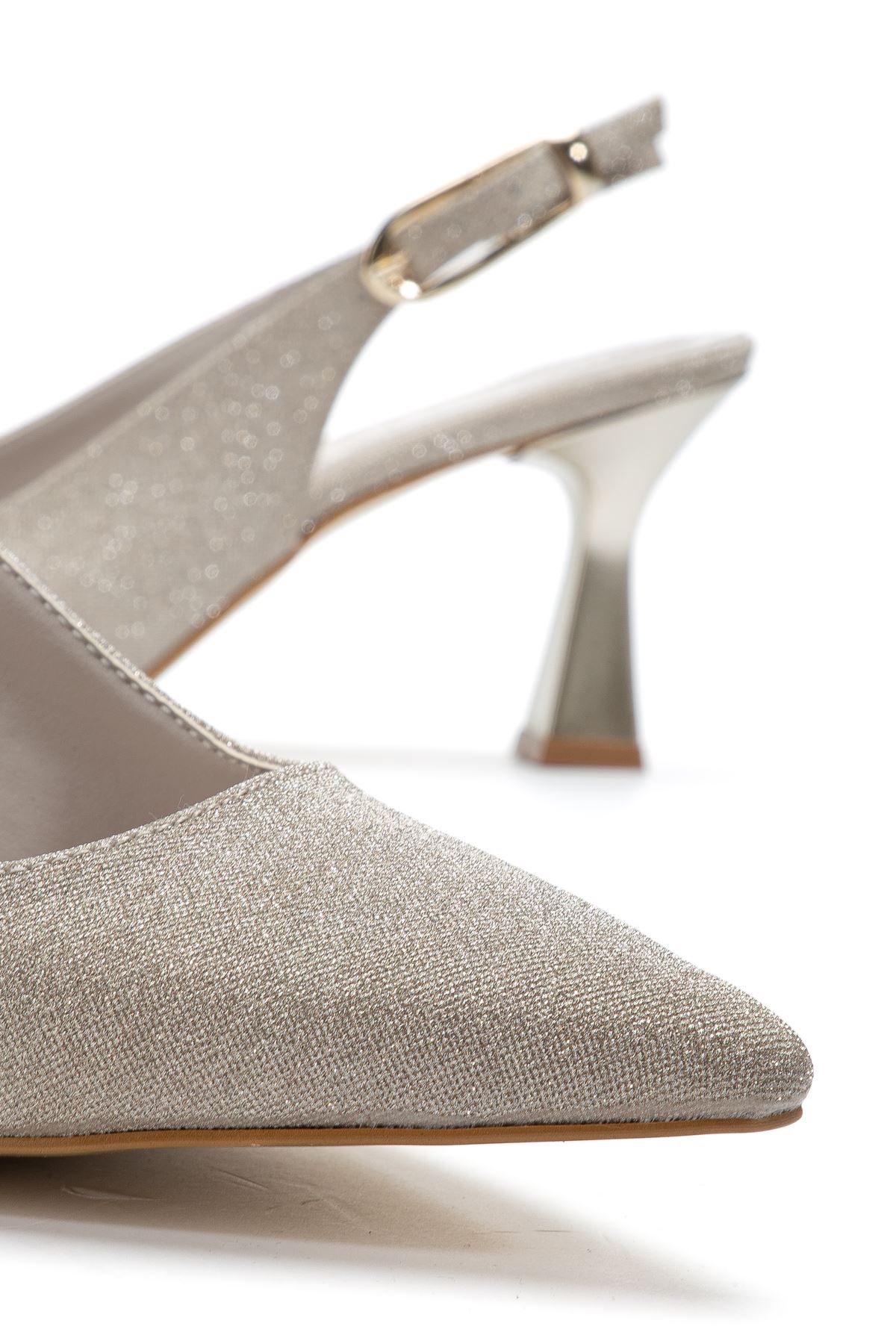 Kadın Altın Simli Arka Açık Sivri İnce Topuklu Ayakkabı   