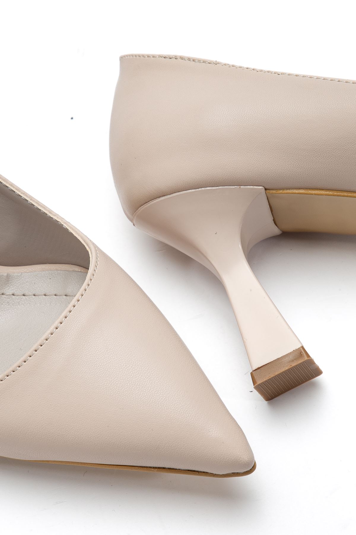 Kadın Bej Cilt Sivri Burun İnce Topuklu Stiletto
