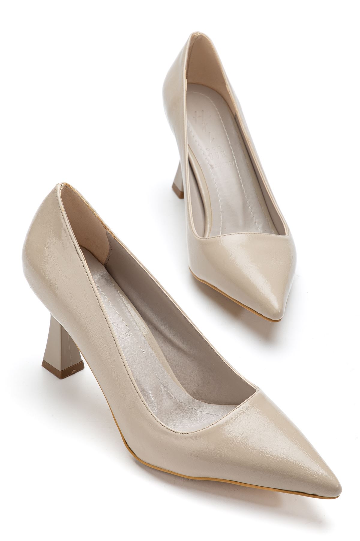 Kadın Bej Parlak Cilt Sivri Burun İnce Topuklu Stiletto  