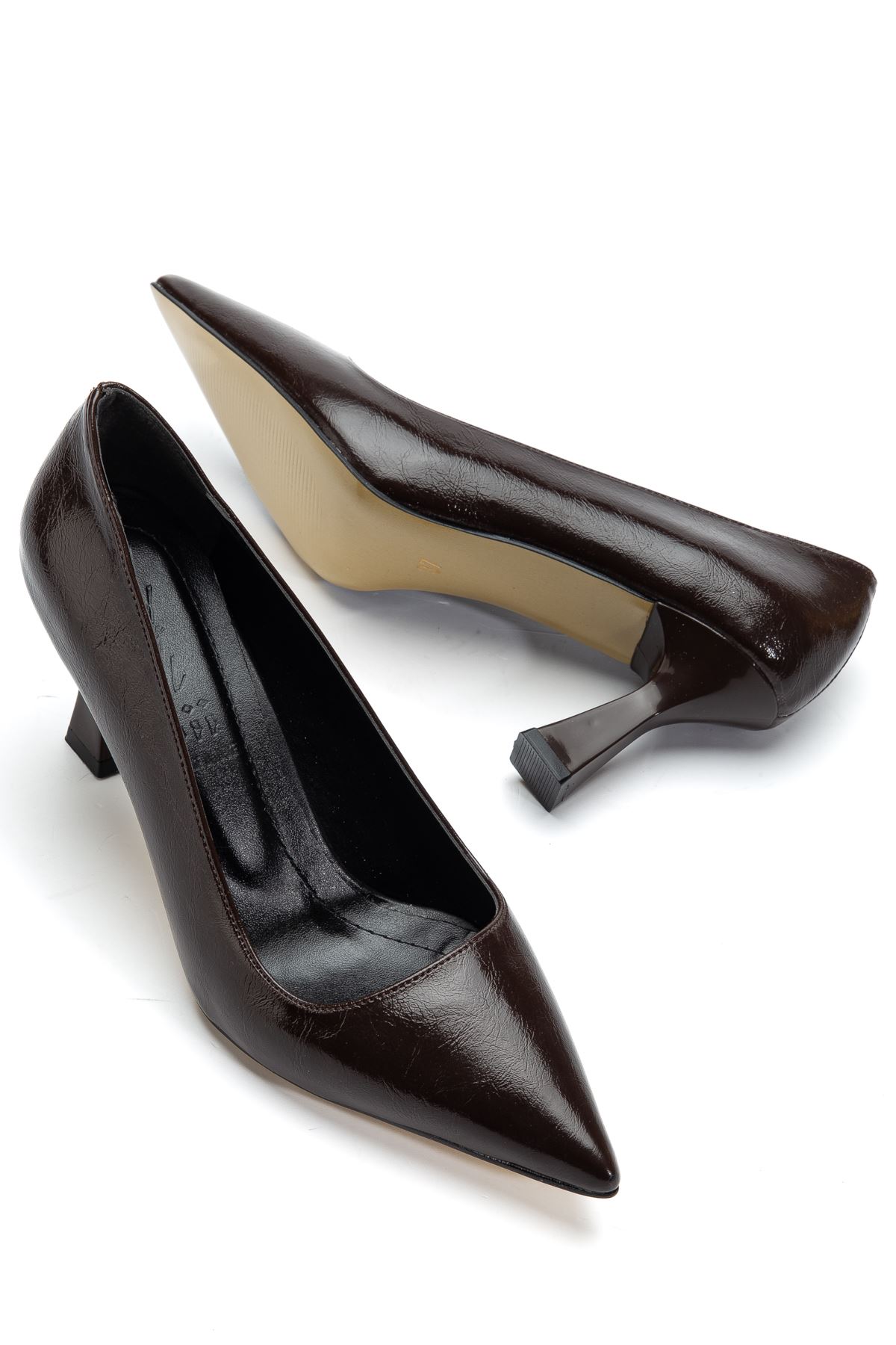 Kadın Kahverengi Parlak Cilt Sivri Burun İnce Topuklu Stiletto  