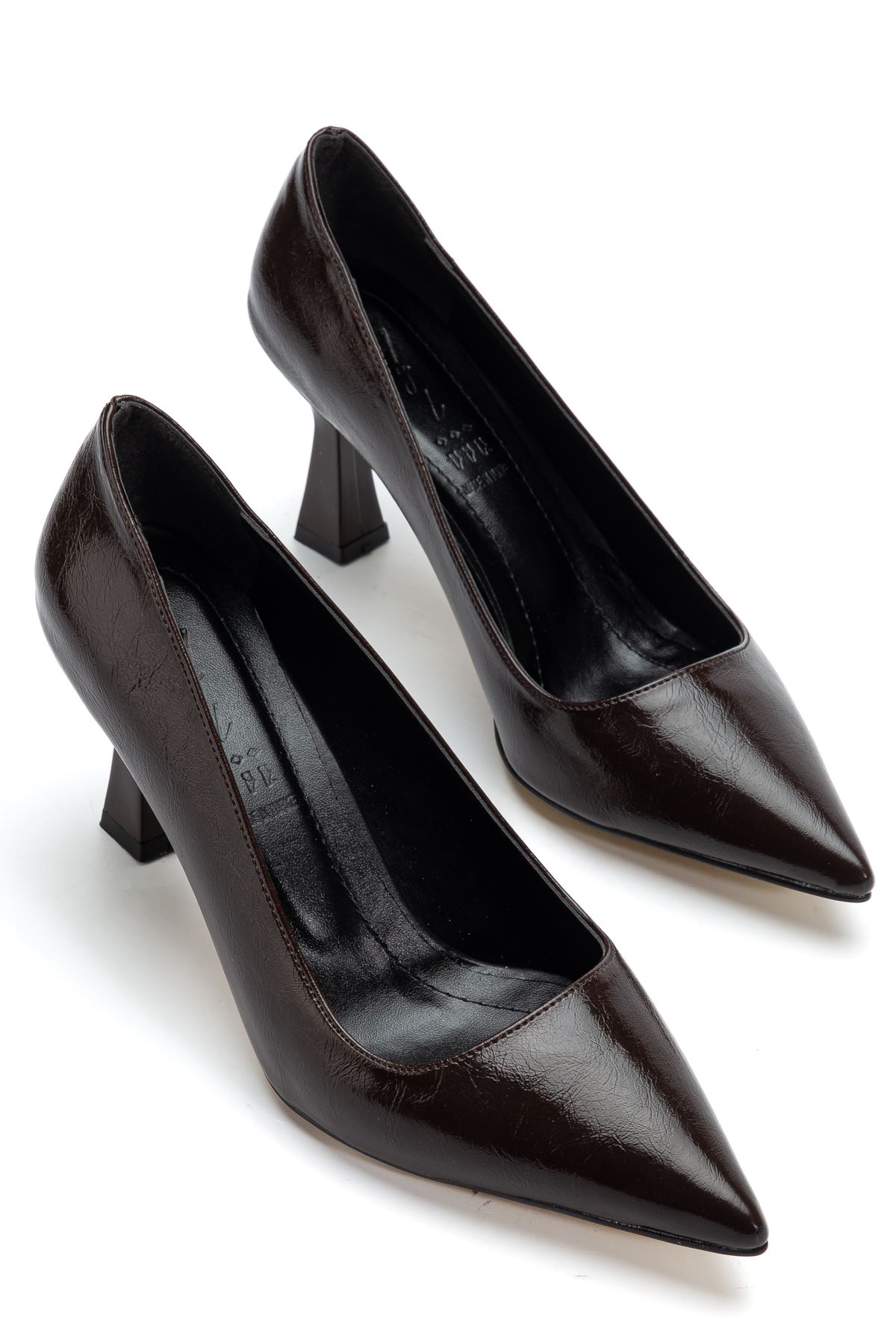 Kadın Kahverengi Parlak Cilt Sivri Burun İnce Topuklu Stiletto  