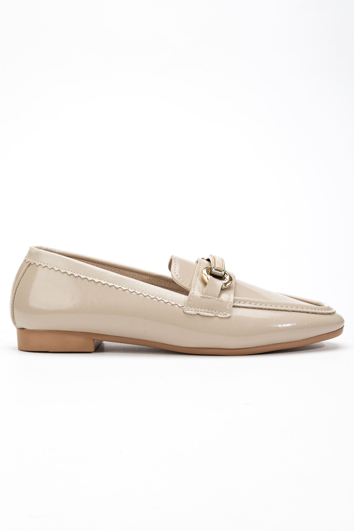 Kadın Bej Parlak Cilt Toka Detaylı Hafif Ortopedik Babet  